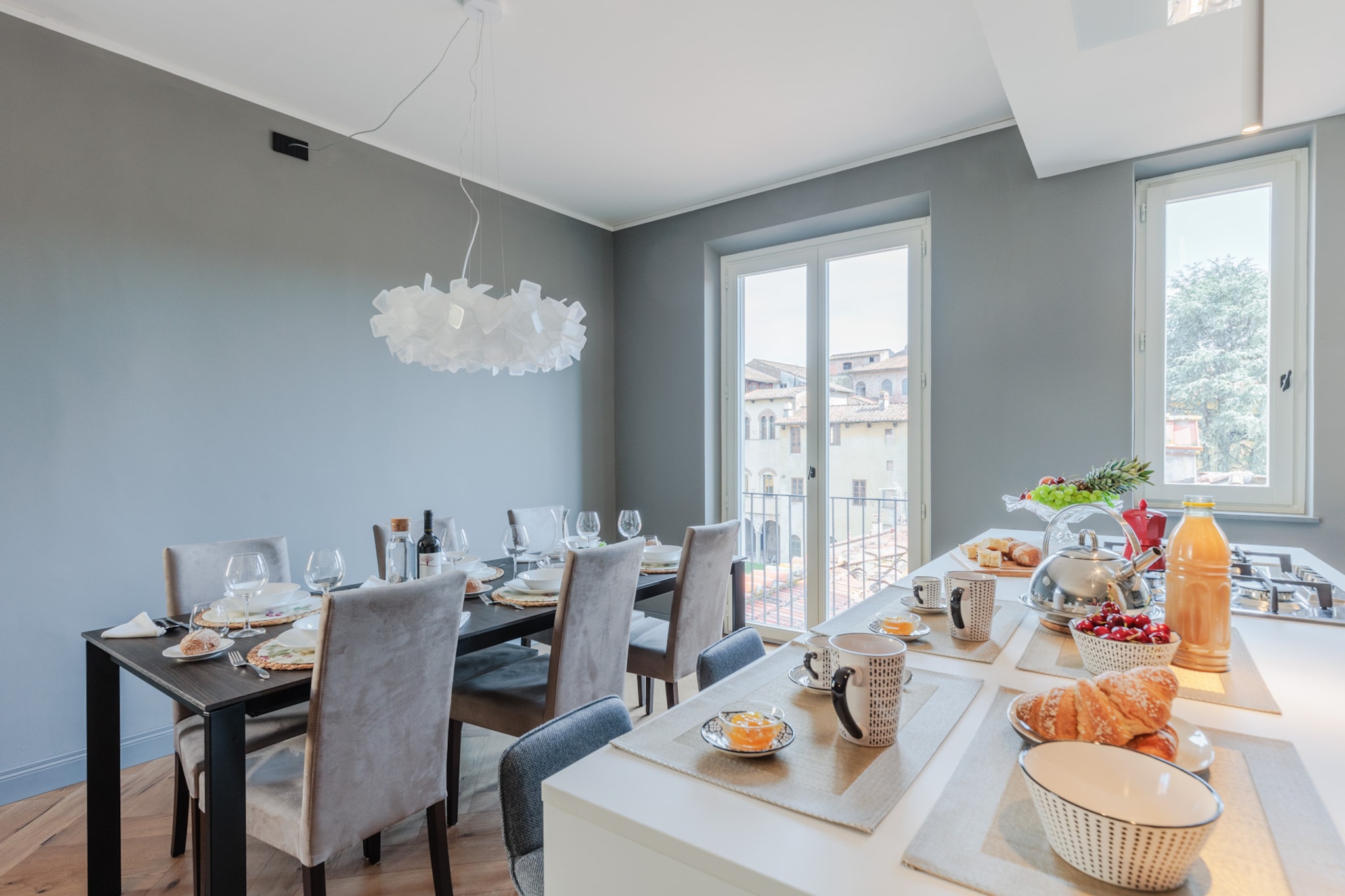 Casa Grey, Contemporary Penthouse-Nicht getaggt