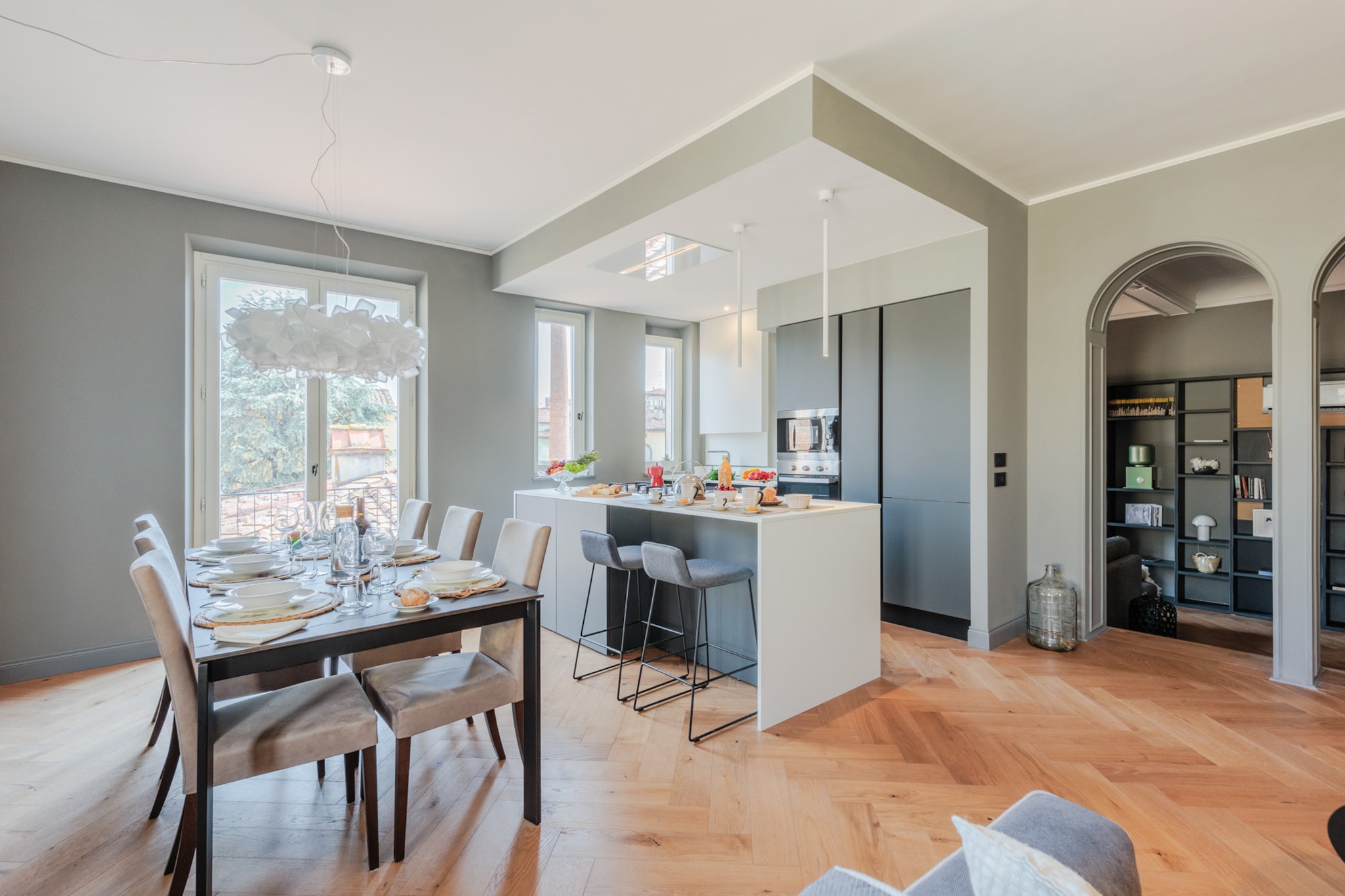 Casa Grey, Contemporary Penthouse-Nicht getaggt