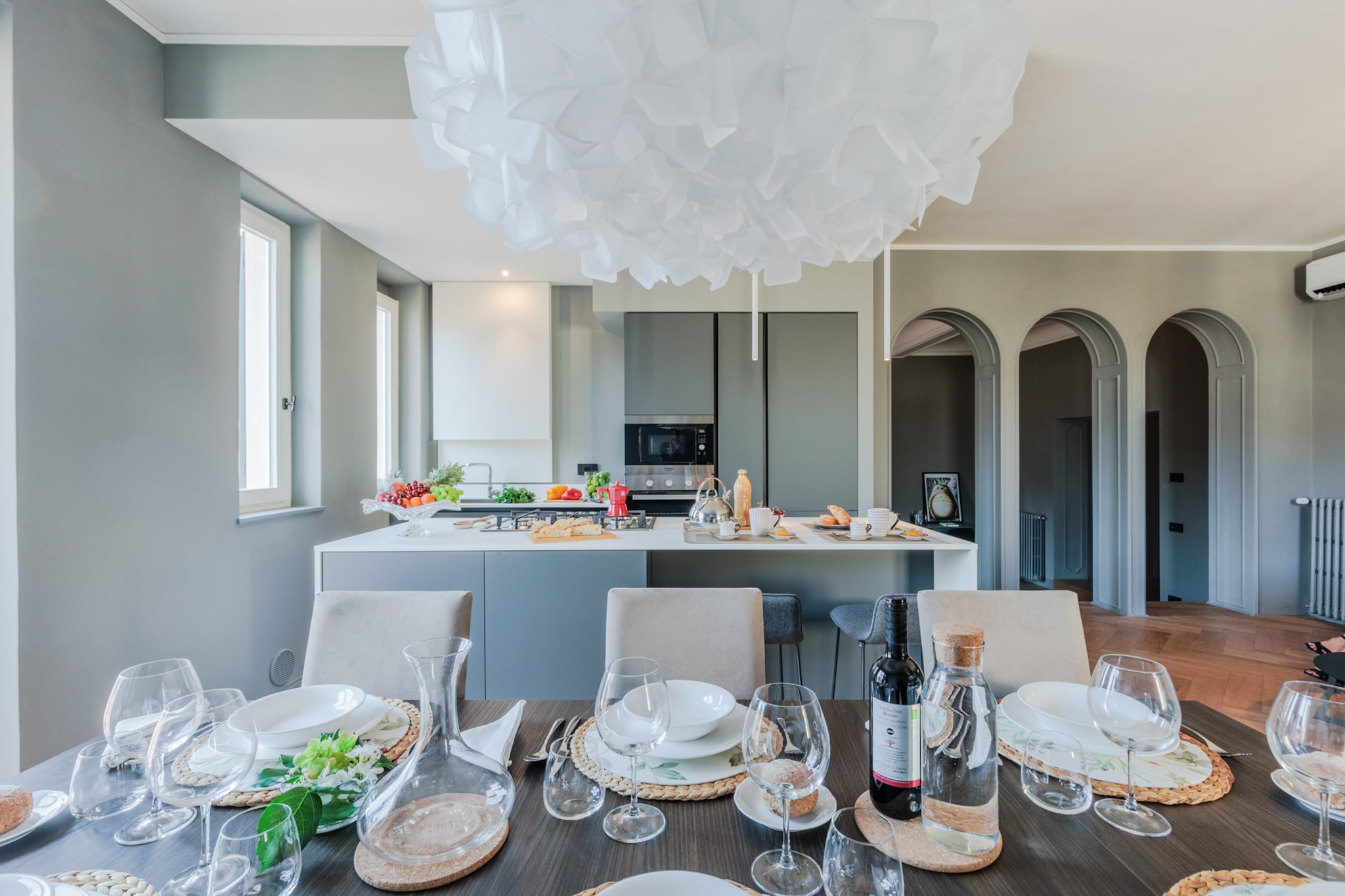 Casa Grey, Contemporary Penthouse-Nicht getaggt