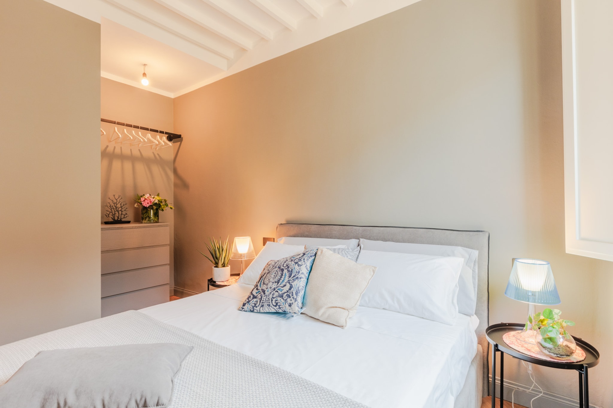 Casa Grey, Contemporary Penthouse-Nicht getaggt