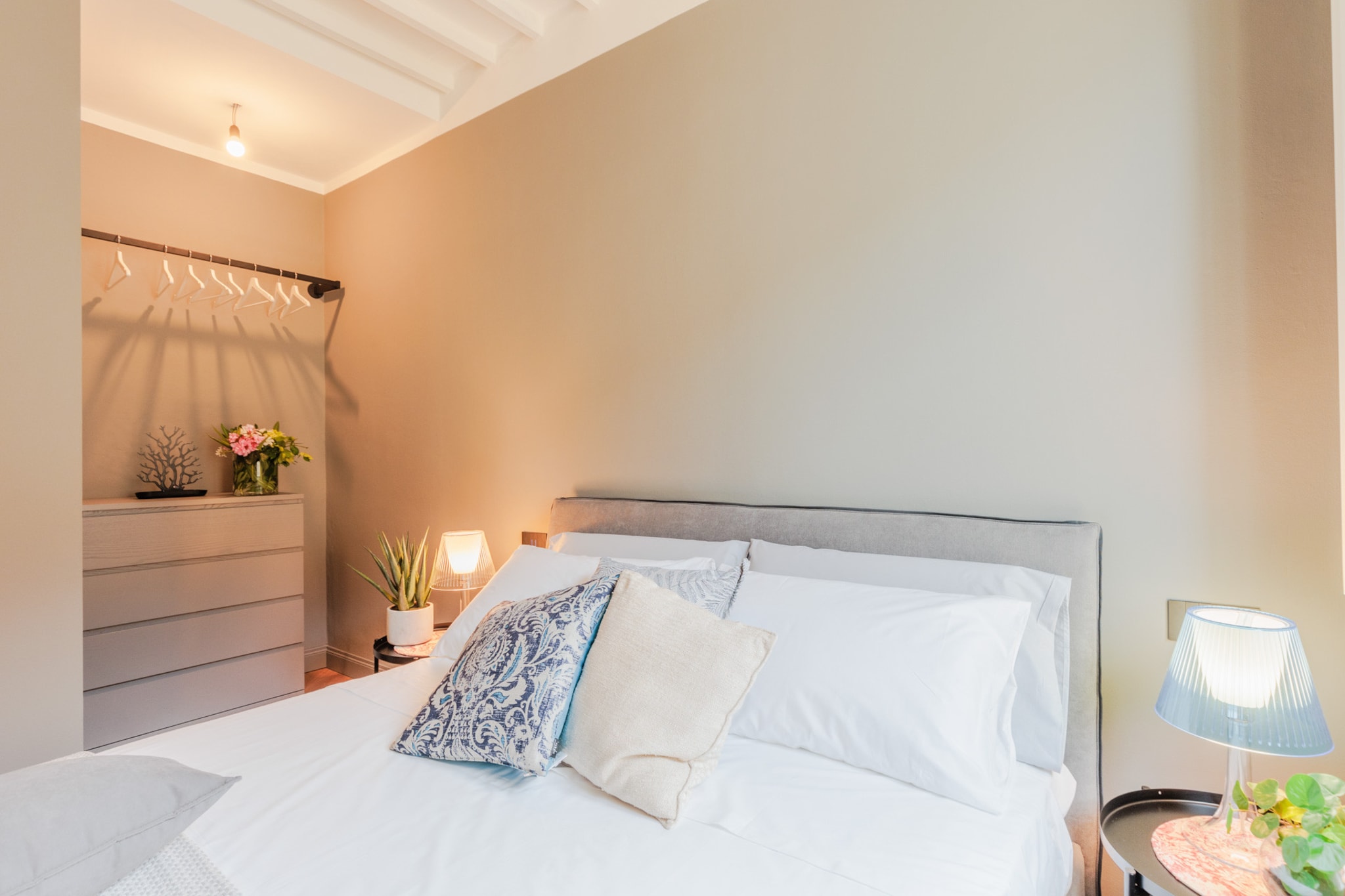 Casa Grey, Contemporary Penthouse-Nicht getaggt