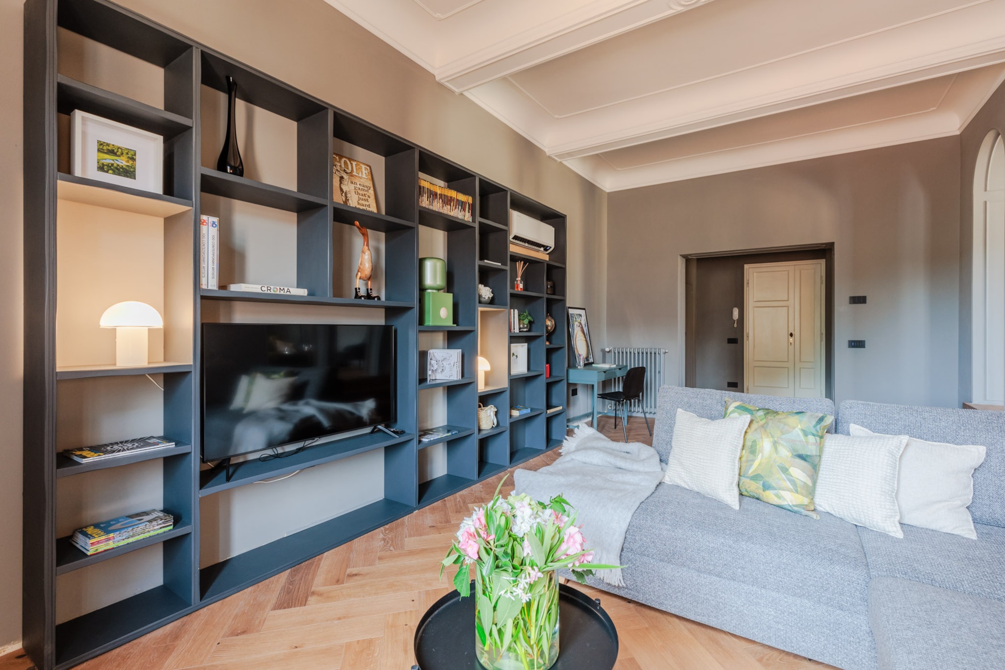 Casa Grey, Contemporary Penthouse-Nicht getaggt