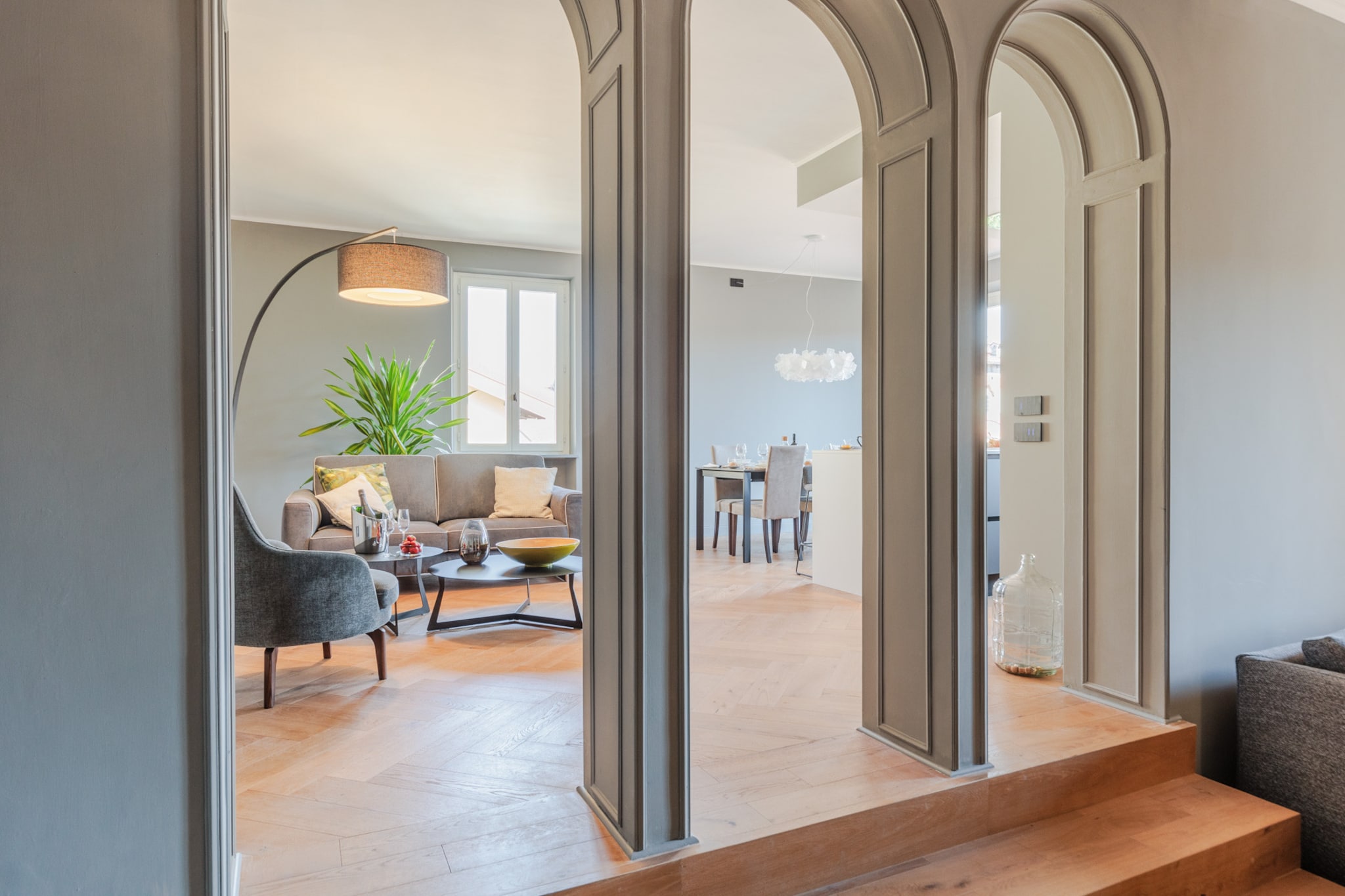 Casa Grey, Contemporary Penthouse-Nicht getaggt