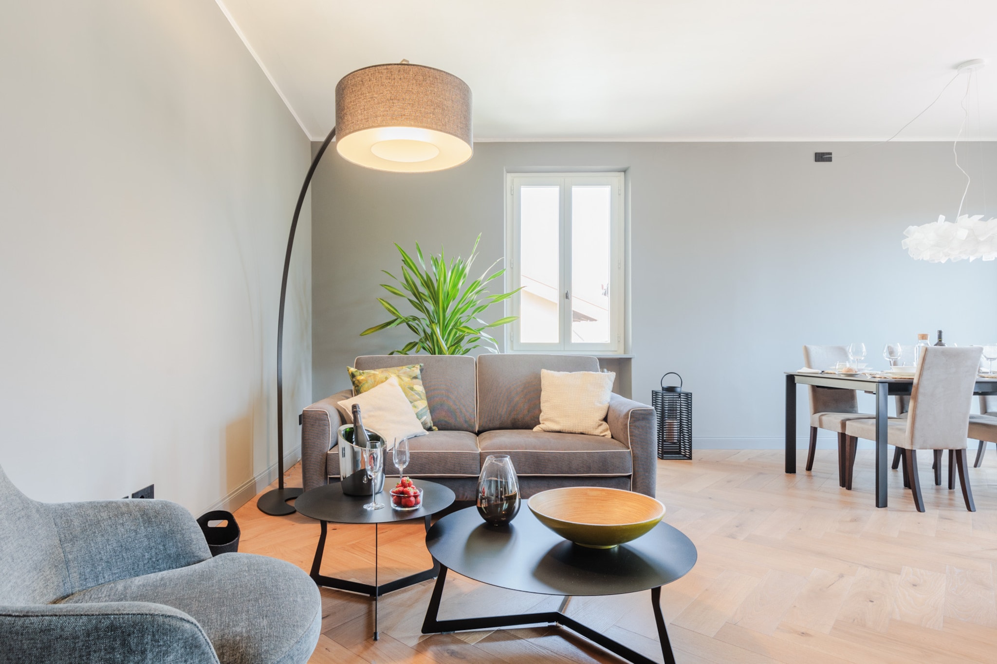 Casa Grey, Contemporary Penthouse-Nicht getaggt