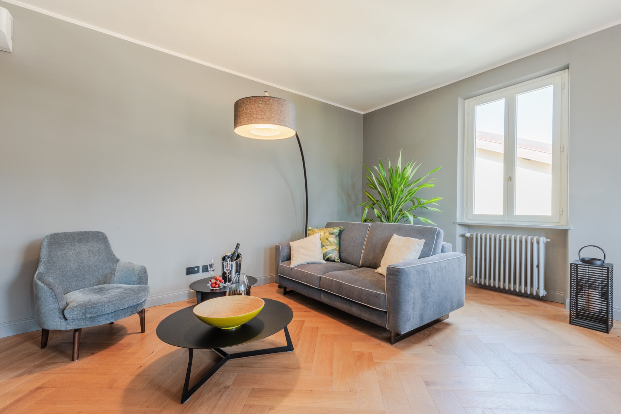 Casa Grey, Contemporary Penthouse-Nicht getaggt