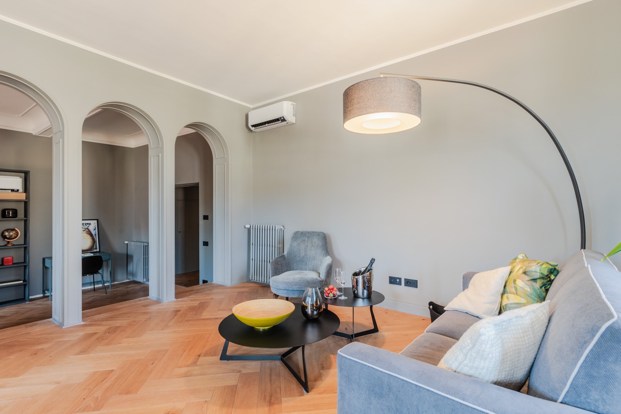 Casa Grey, Contemporary Penthouse-Nicht getaggt