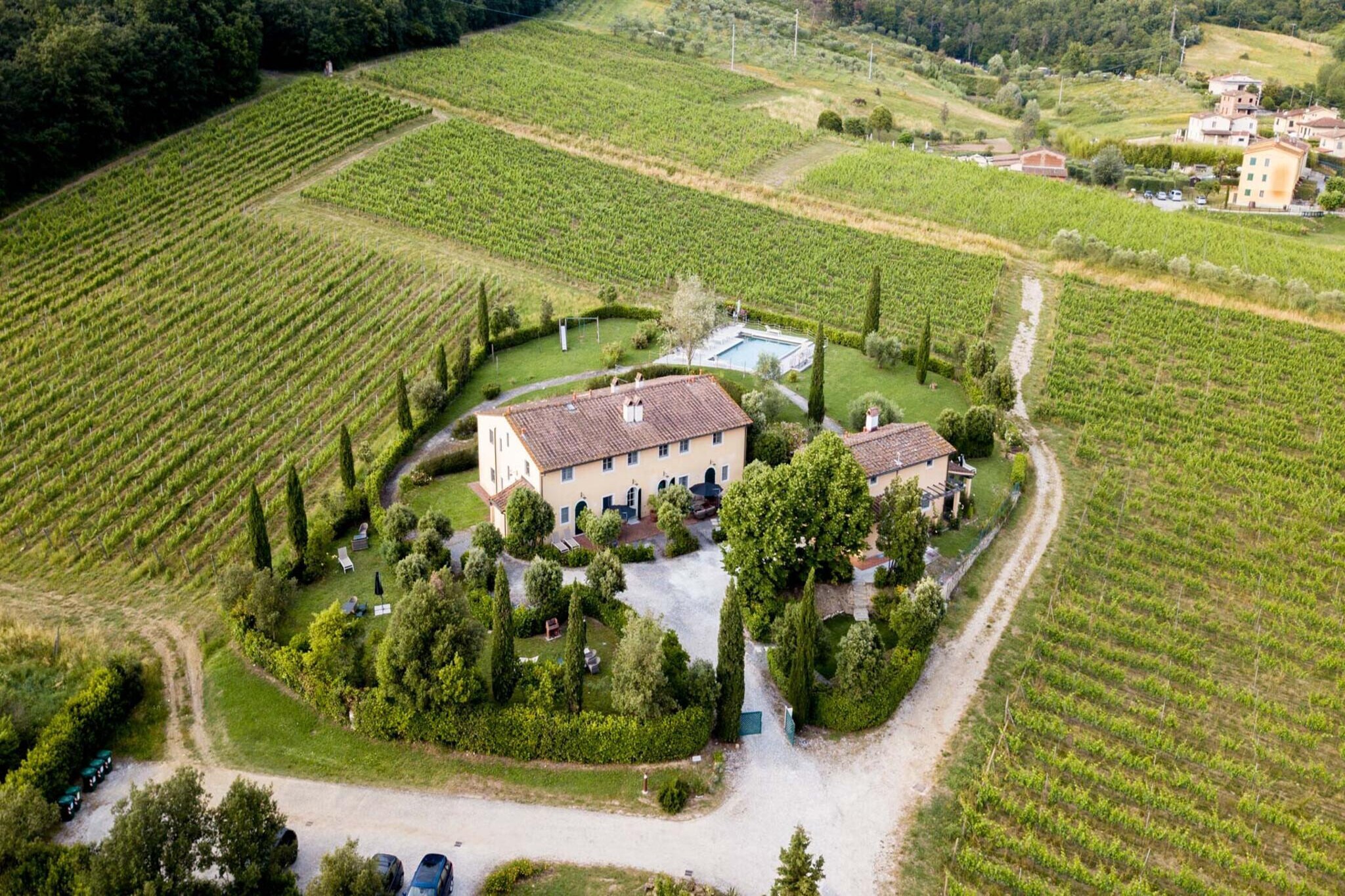 Donato, Farmhouse Apartment with Pool - Uitzicht zomer