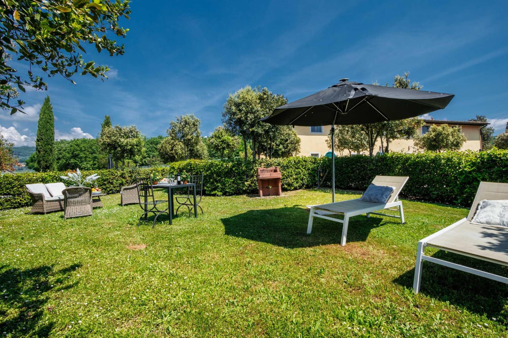 Anna Farmhouse Apartment in Wine Resort in Lucca - Tuinen zomer