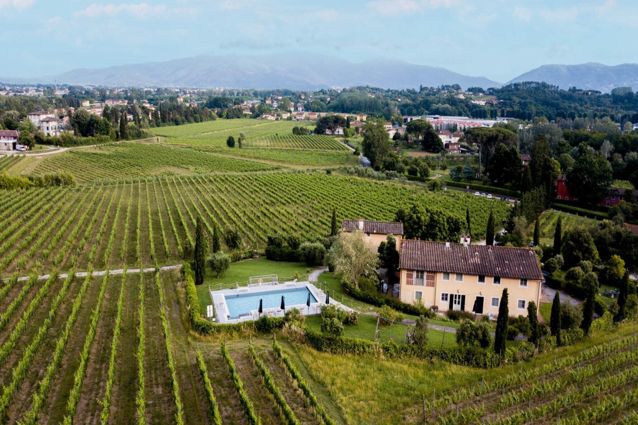 Anna Farmhouse Apartment in Wine Resort in Lucca - Buitenkant zomer