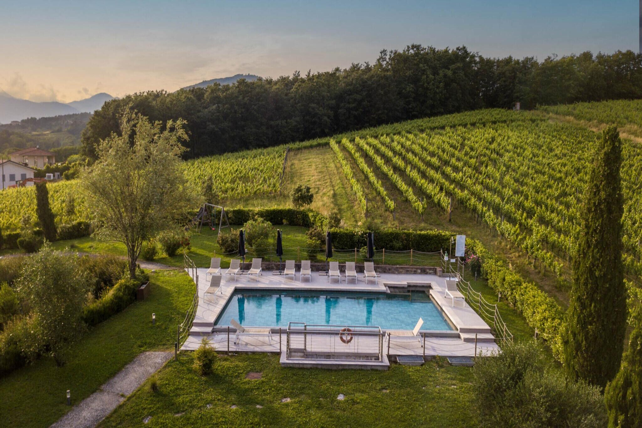 Anna Farmhouse Apartment in Wine Resort in Lucca - Zwembad