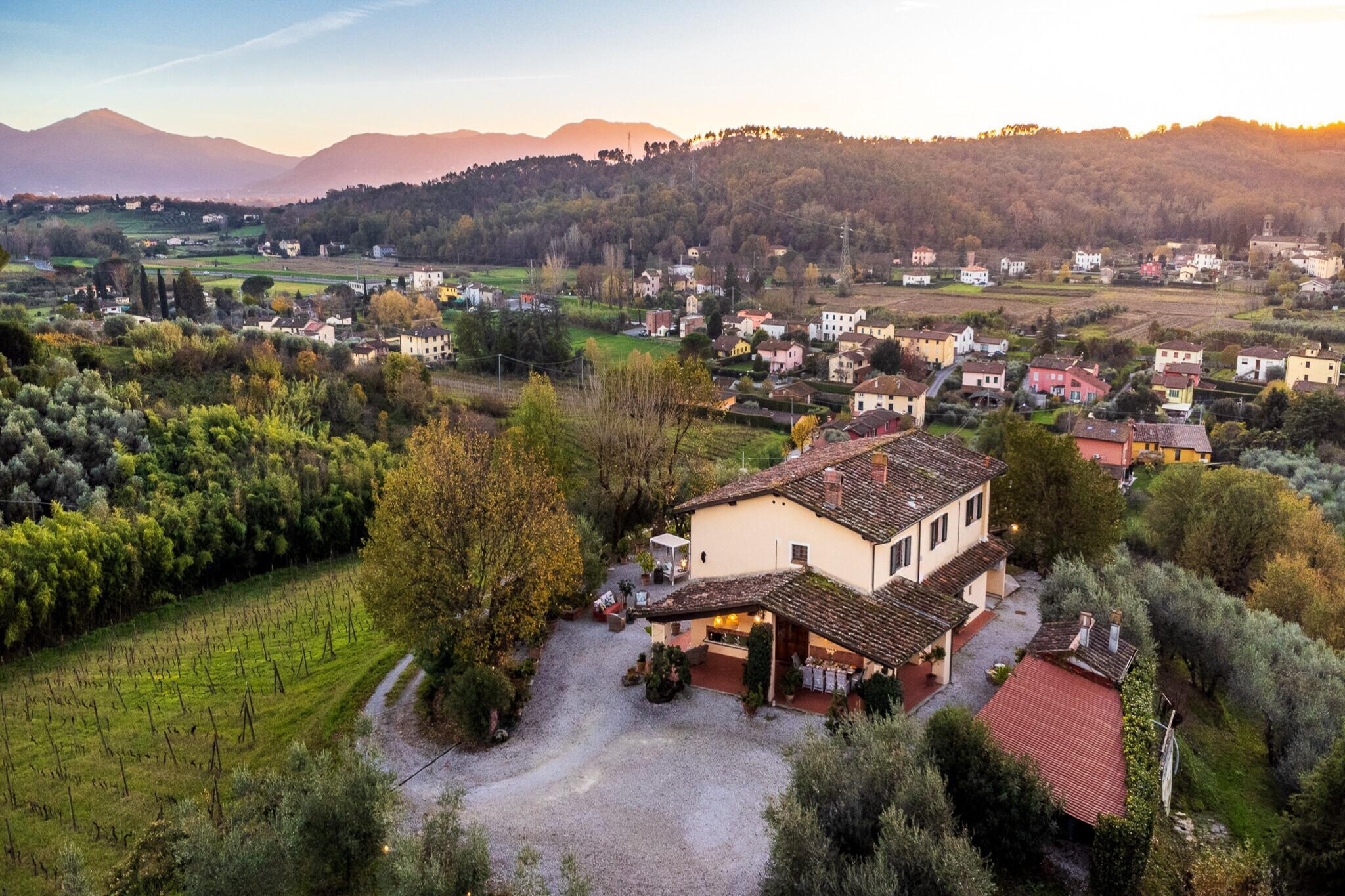 Amore Farmhouse Retreat - Buitenkant zomer