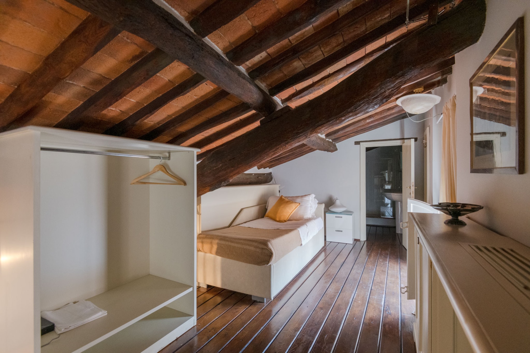 Castruccio's Heritage Haven-Nicht getaggt