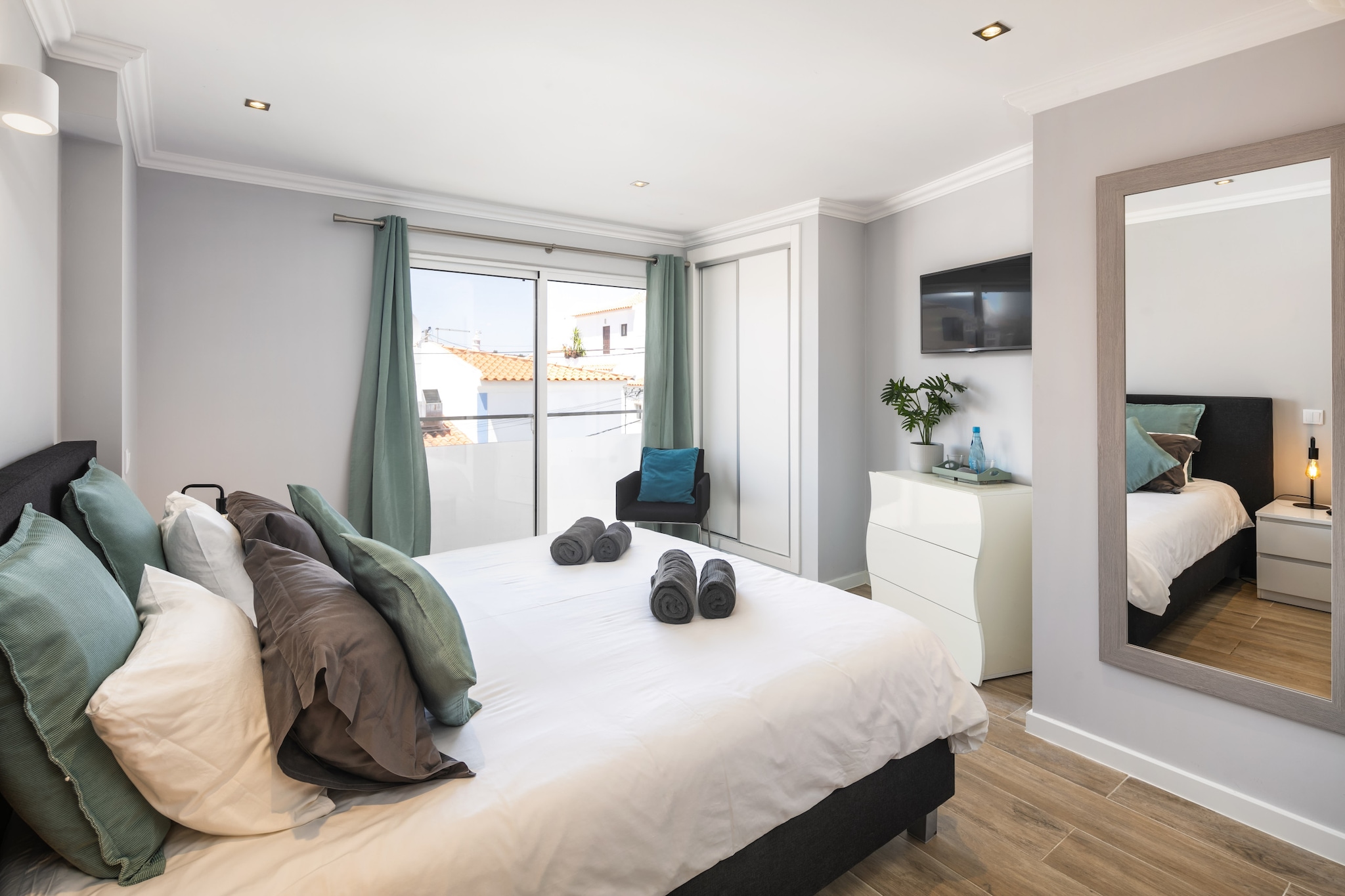 Apartment overlooking Benagil Beach with pool