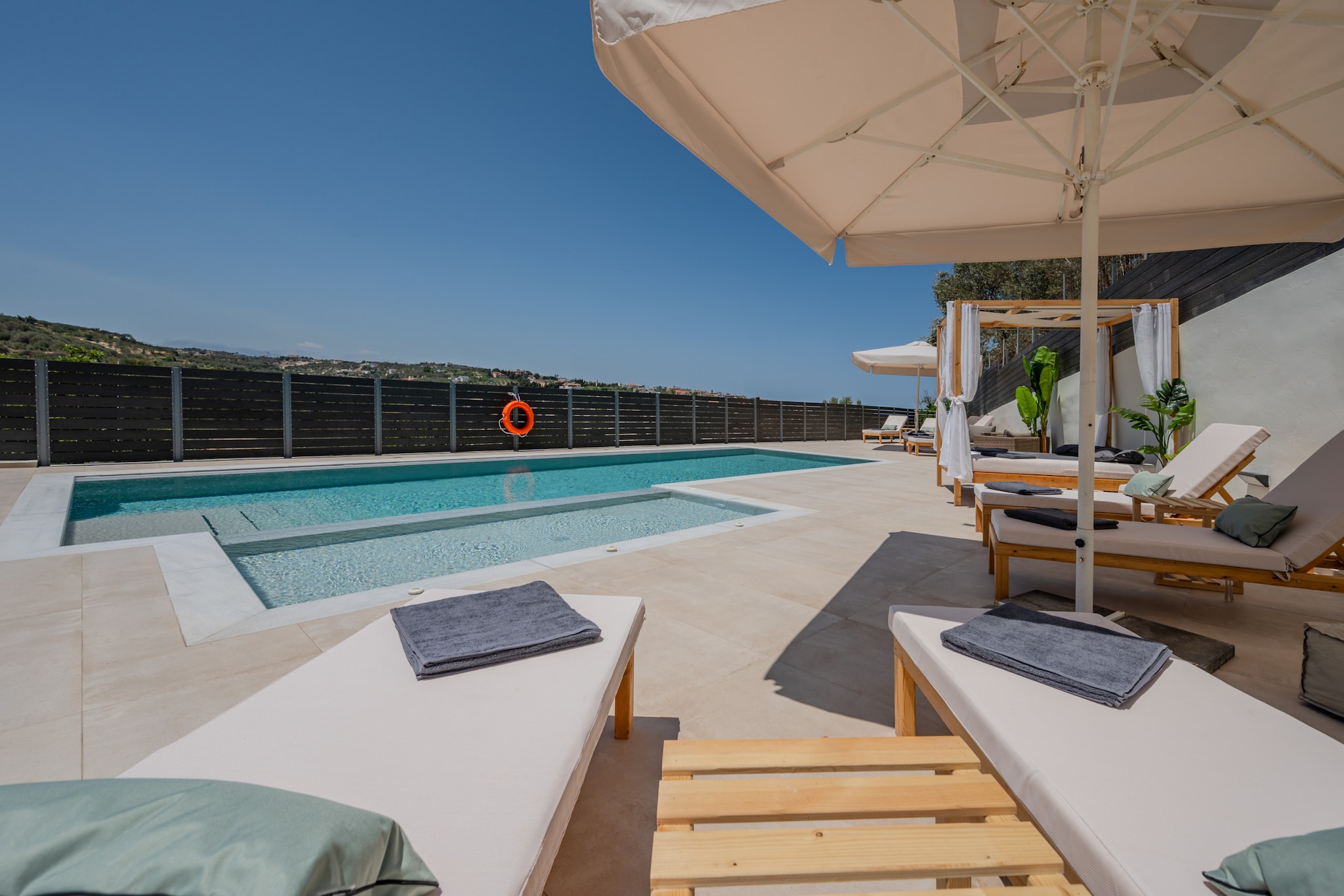 3A's 3 Bedroom Villa-Zwembad