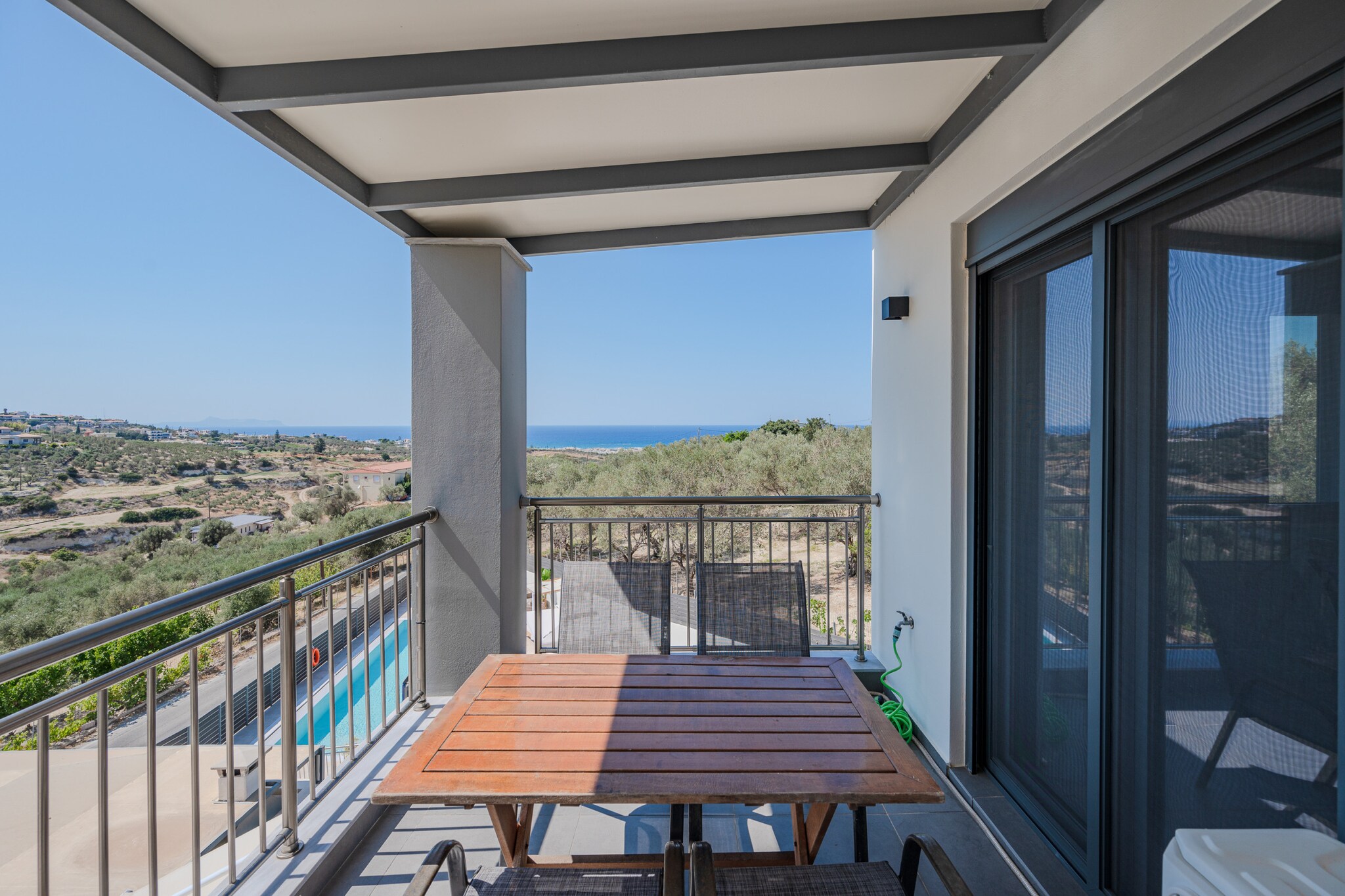 3A's 3 Bedroom Villa-Terrasbalkon