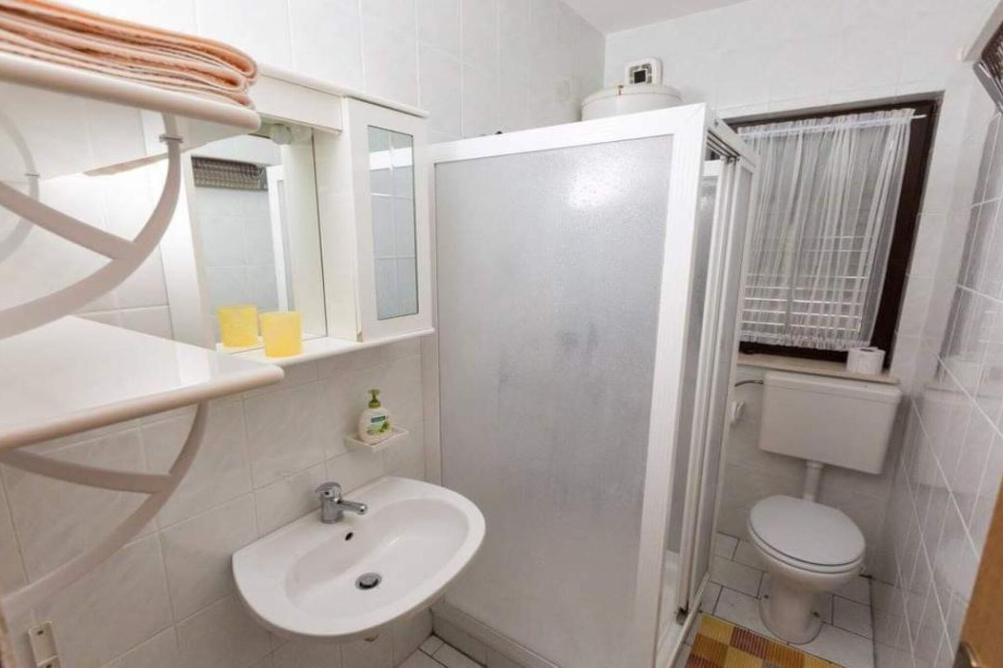 Apartmani Bridić Okrug Gornji - Four Bedroom Apartment-Bathroom