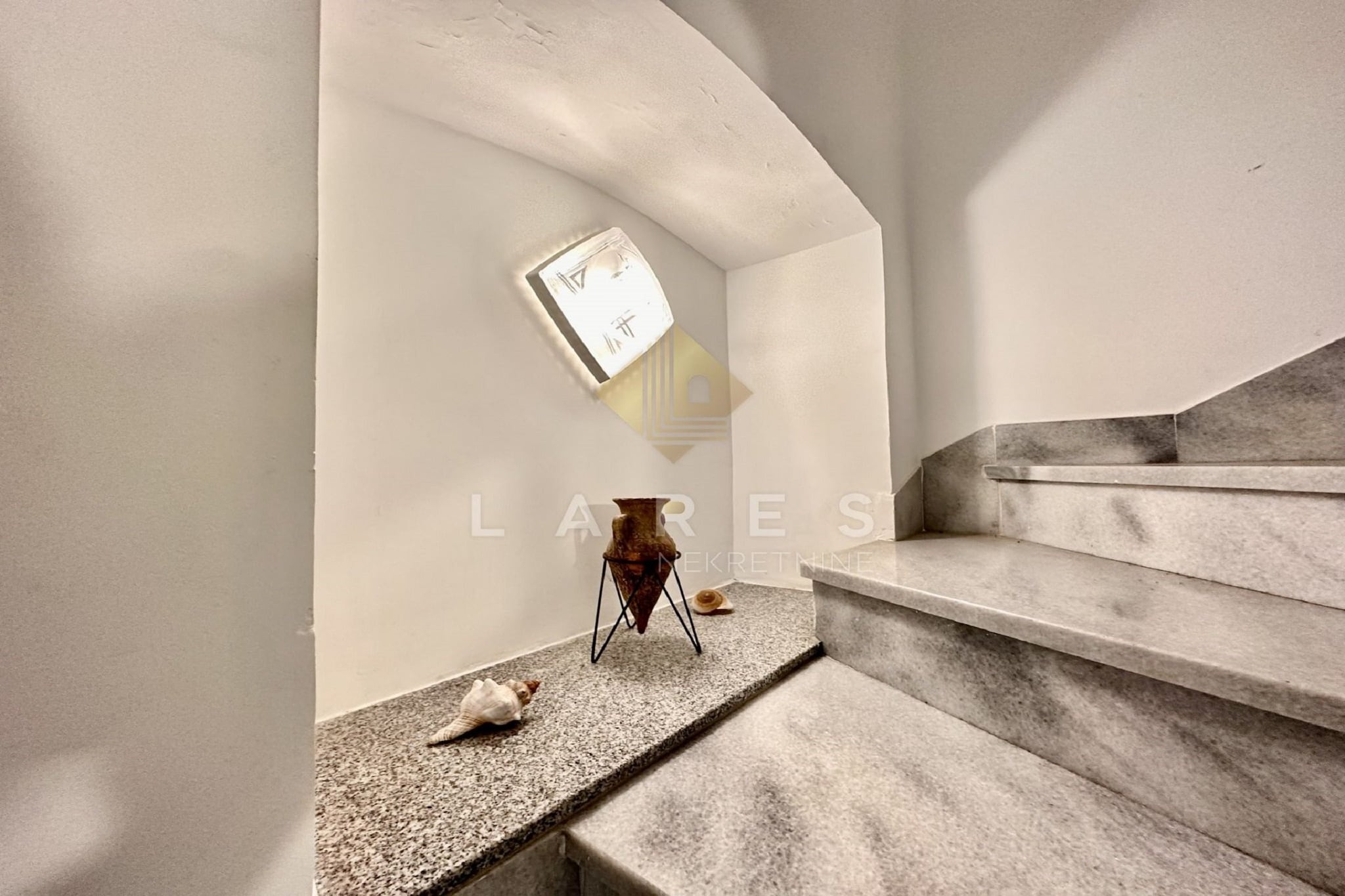 One-Bedroom Apartment (1.kat)-Stairs