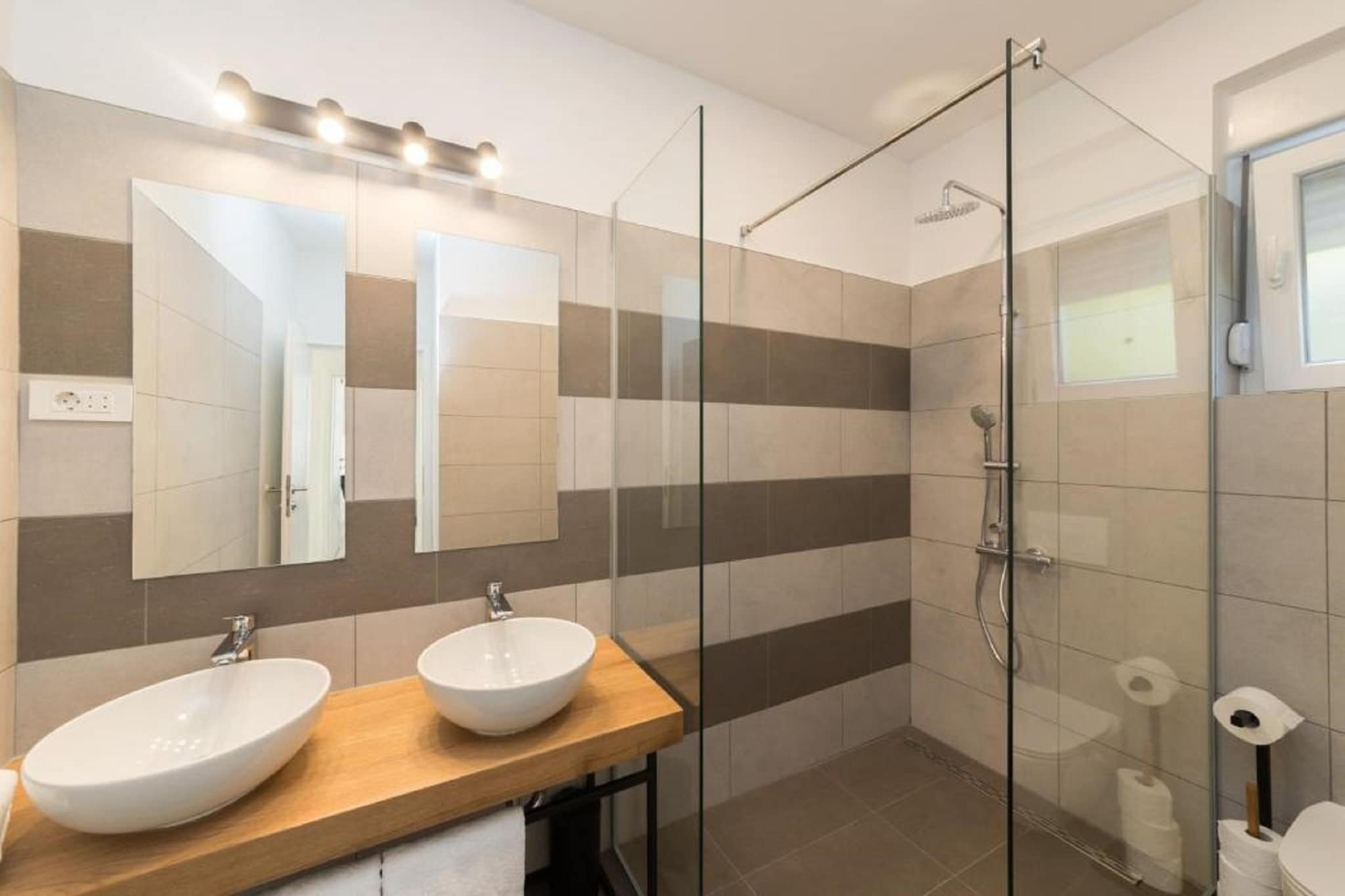 Luxury Villas Bellavista - Four Bedroom Villa with Pool (Villa 1)-Bathroom
