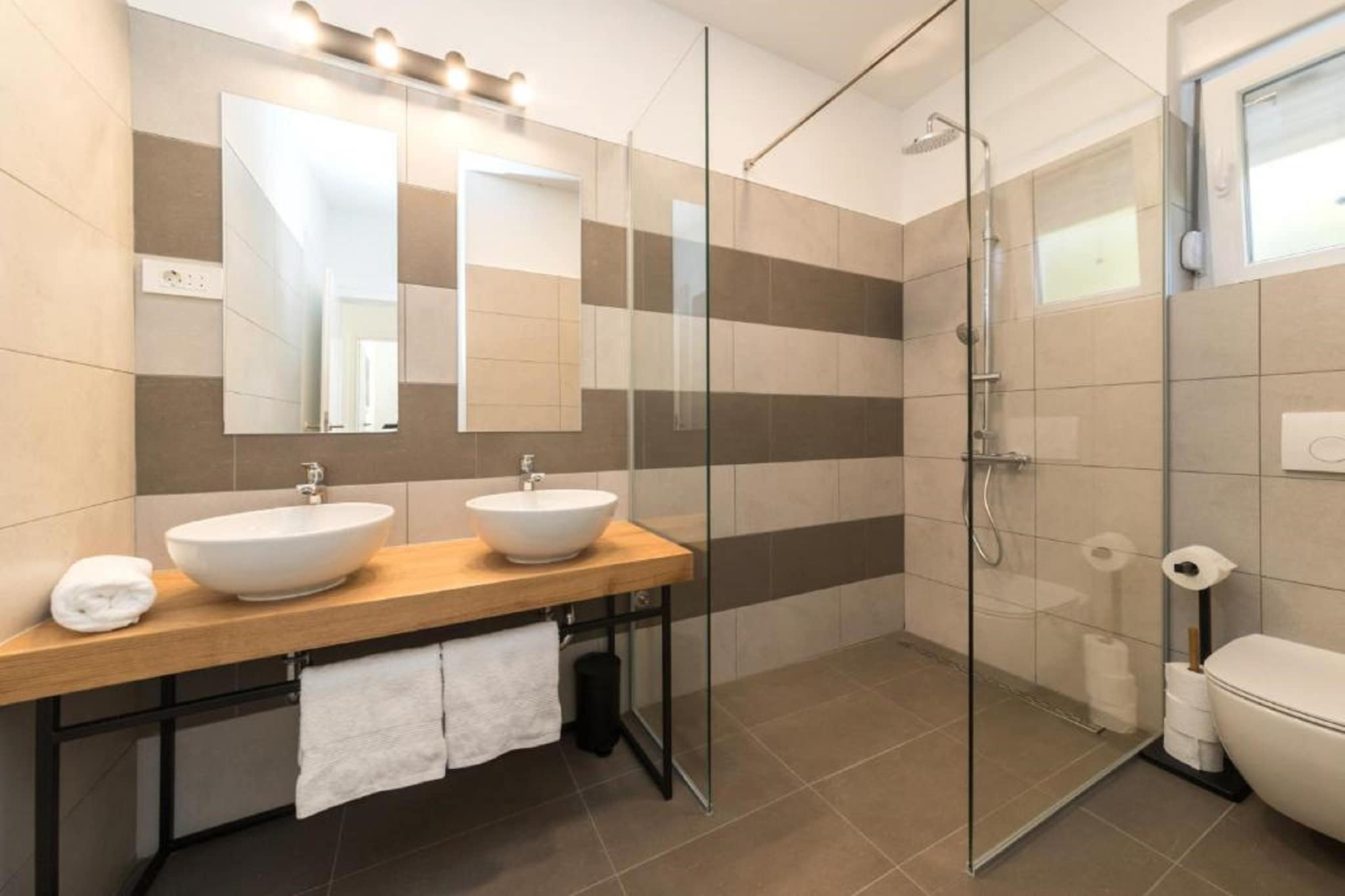 Luxury Villas Bellavista - Four Bedroom Villa with Pool (Villa 1)-Bathroom