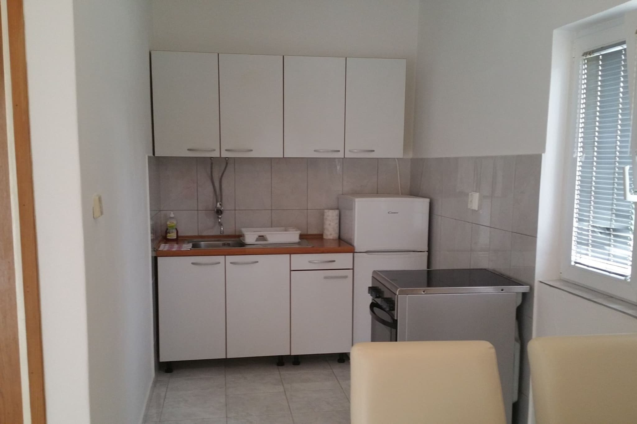 Apartments Mateo - One Bedroom Apartment - White-Küche