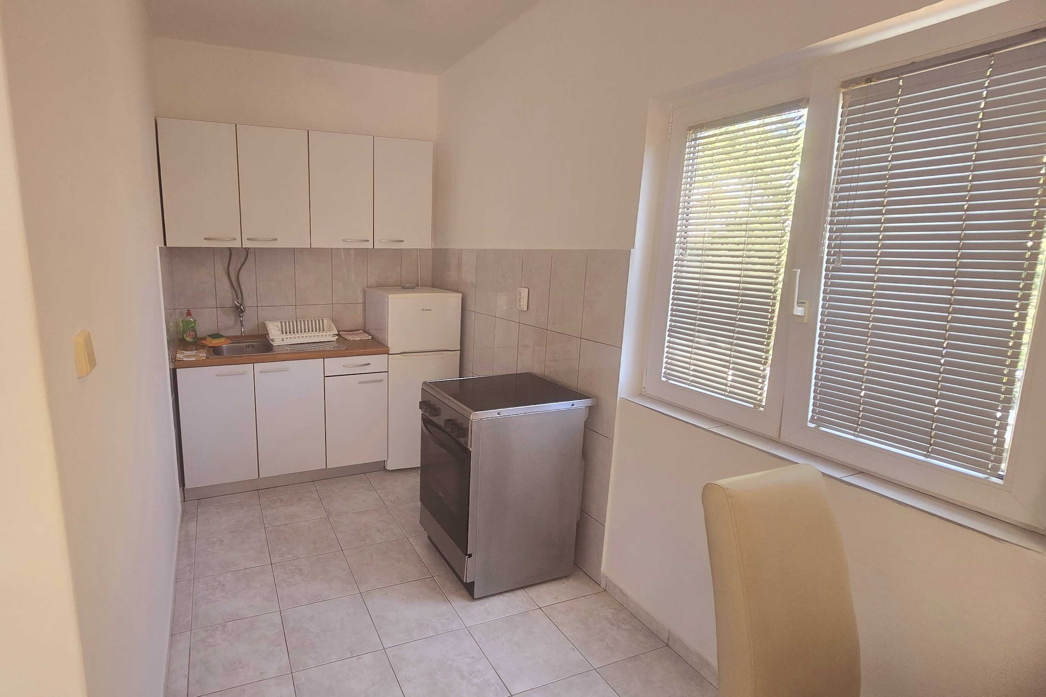 Apartments Mateo - One Bedroom Apartment - White-Küche