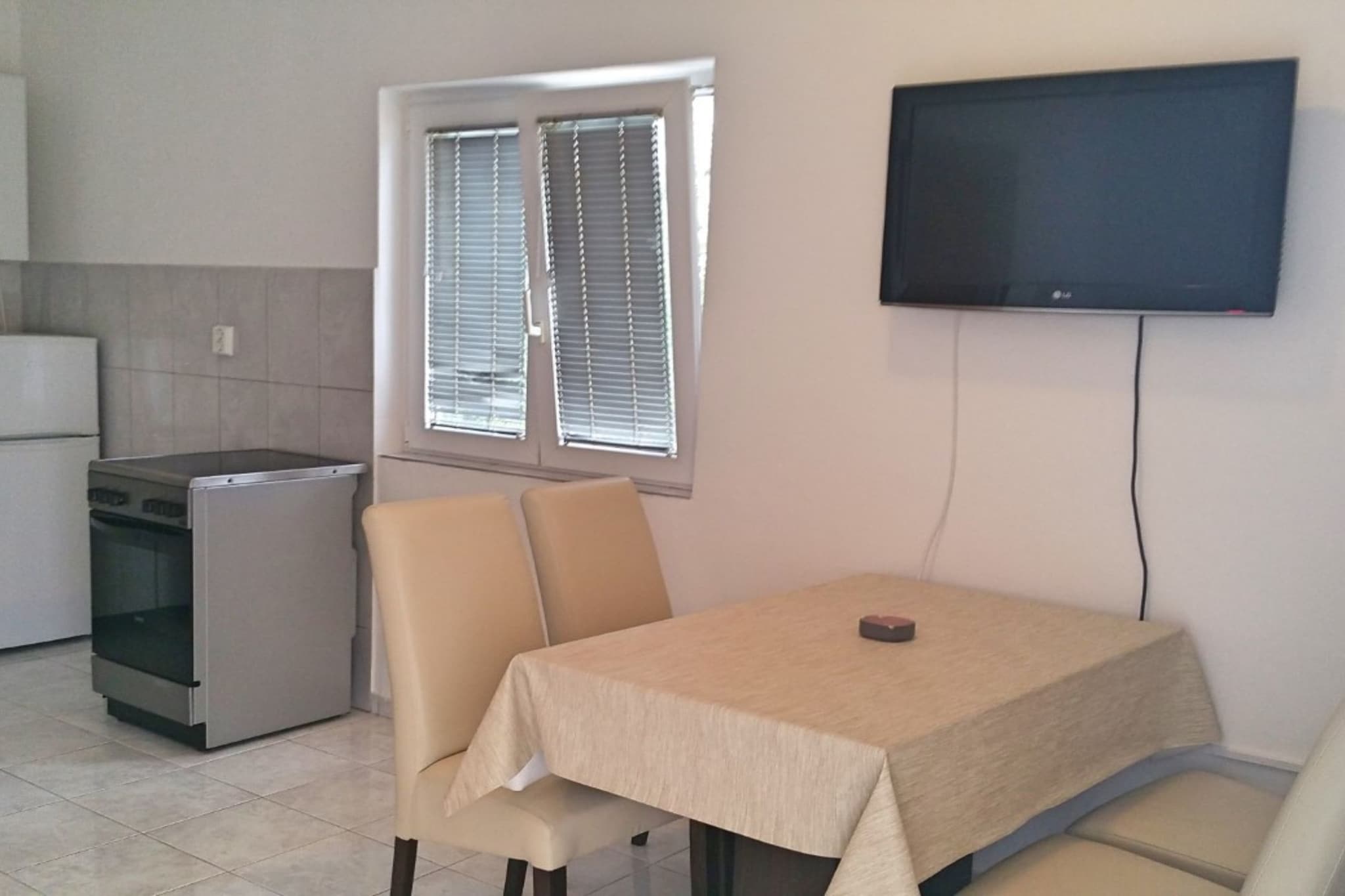 Apartments Mateo - One Bedroom Apartment - White-Küche