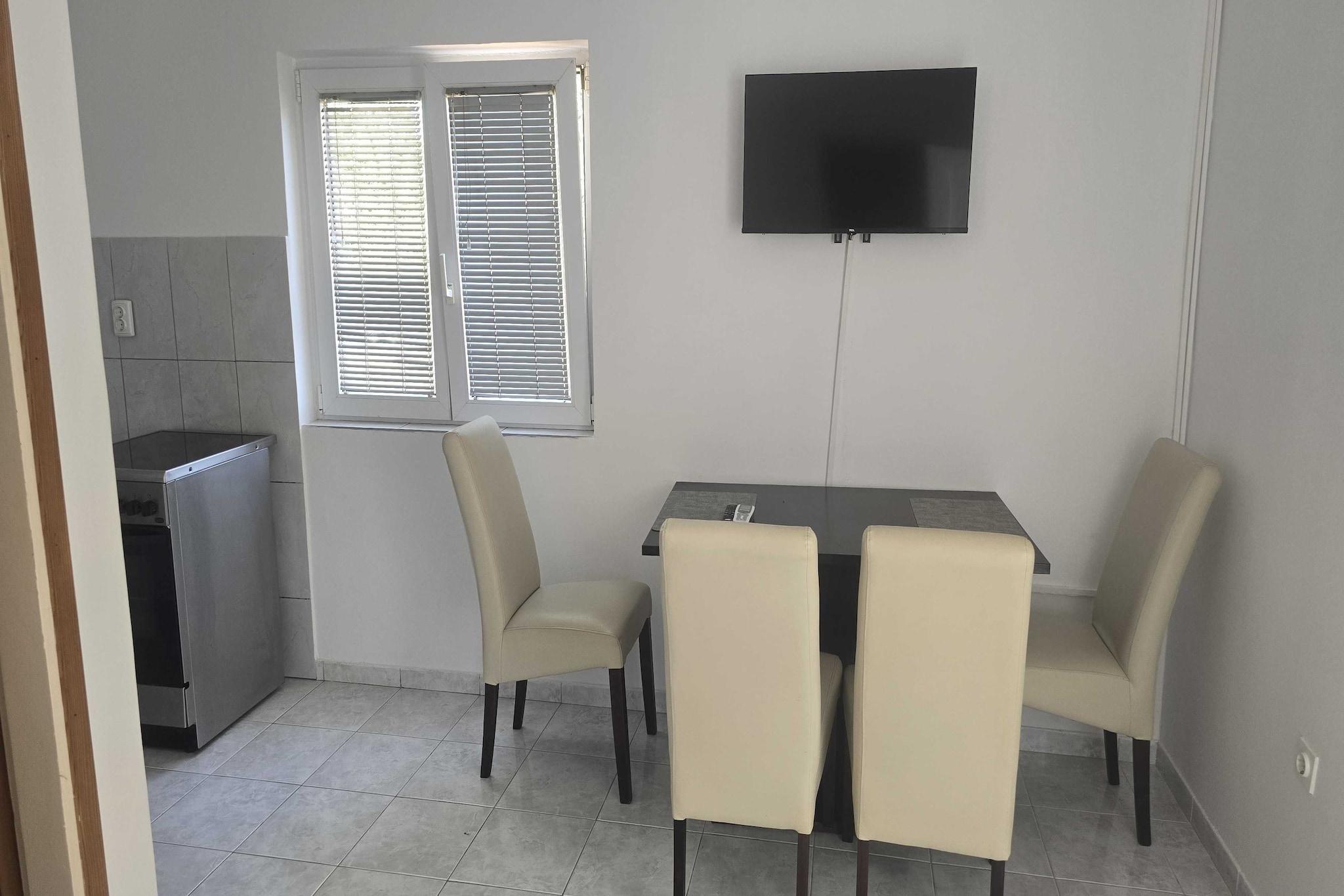 Apartments Mateo - One Bedroom Apartment - White