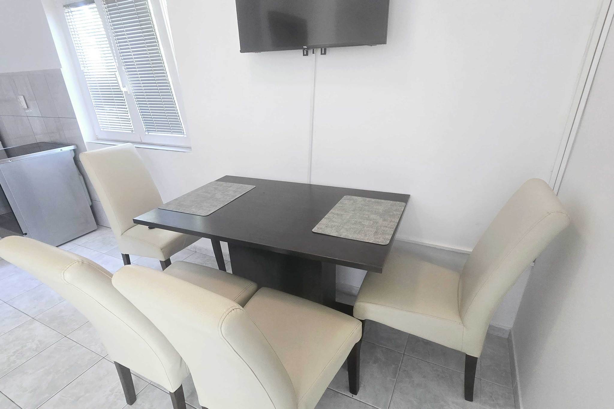 Apartments Mateo - One Bedroom Apartment - White