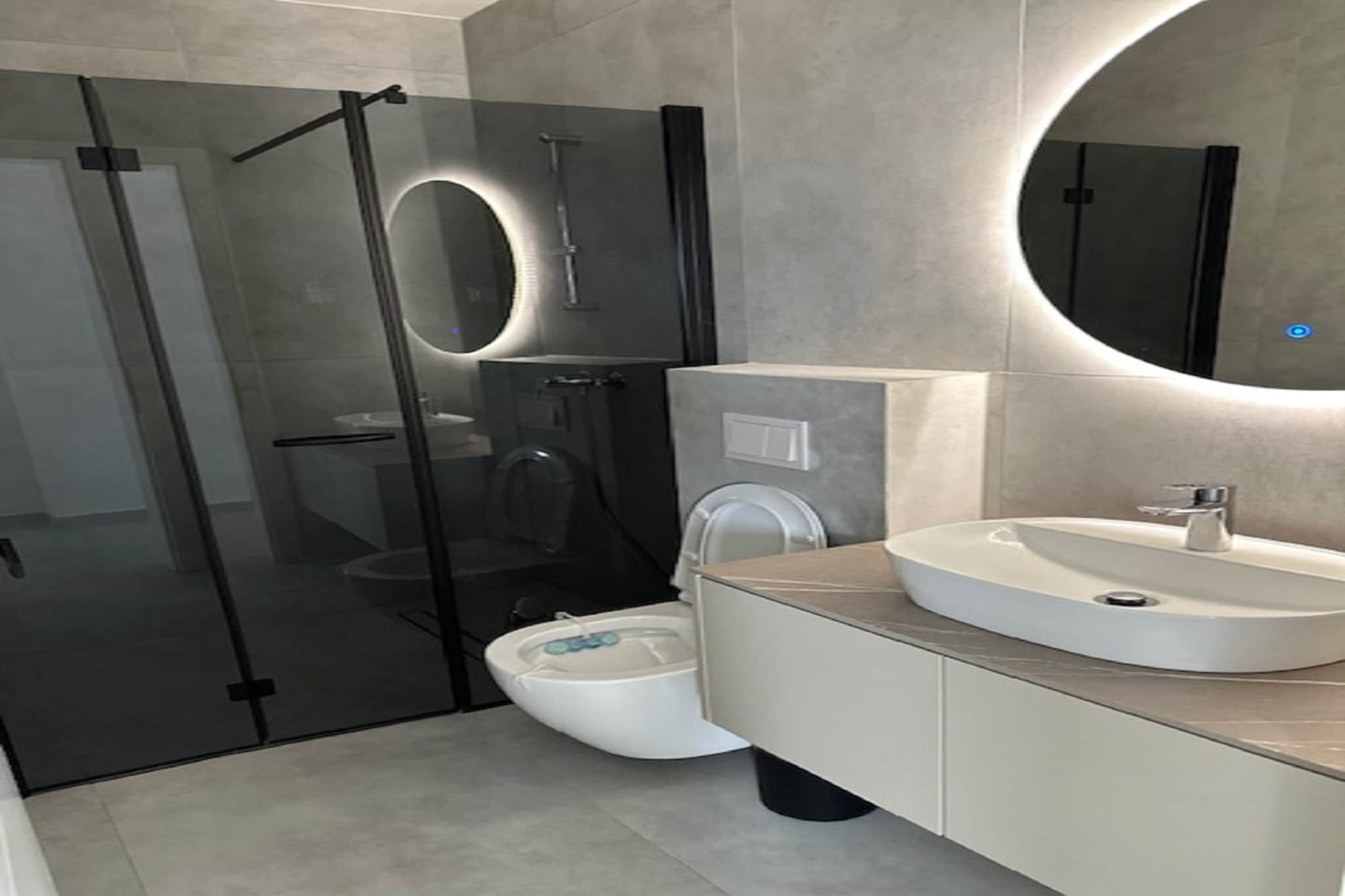 Luxury Apartments Villa Aspira - Two Bedroom Apartment with Terrace 3-Badkamer