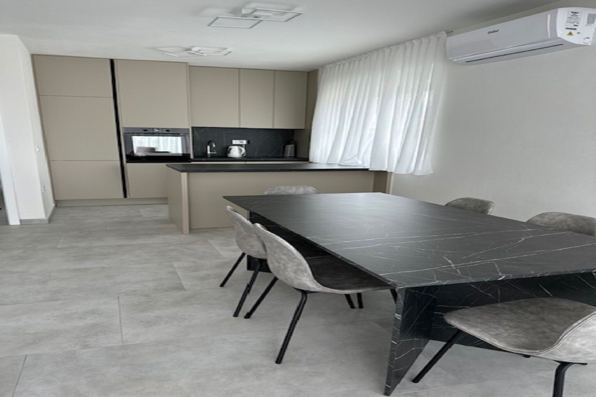 Luxury Apartments Villa Aspira - Two Bedroom Apartment with Terrace 3-Eetkamer