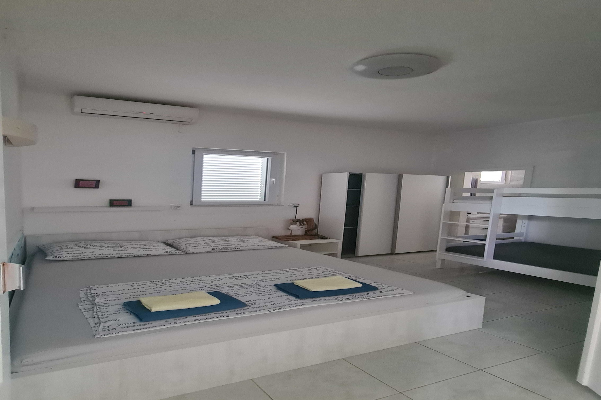 Two-Bedroom Apartment (A1-Niko)-Schlafzimmer