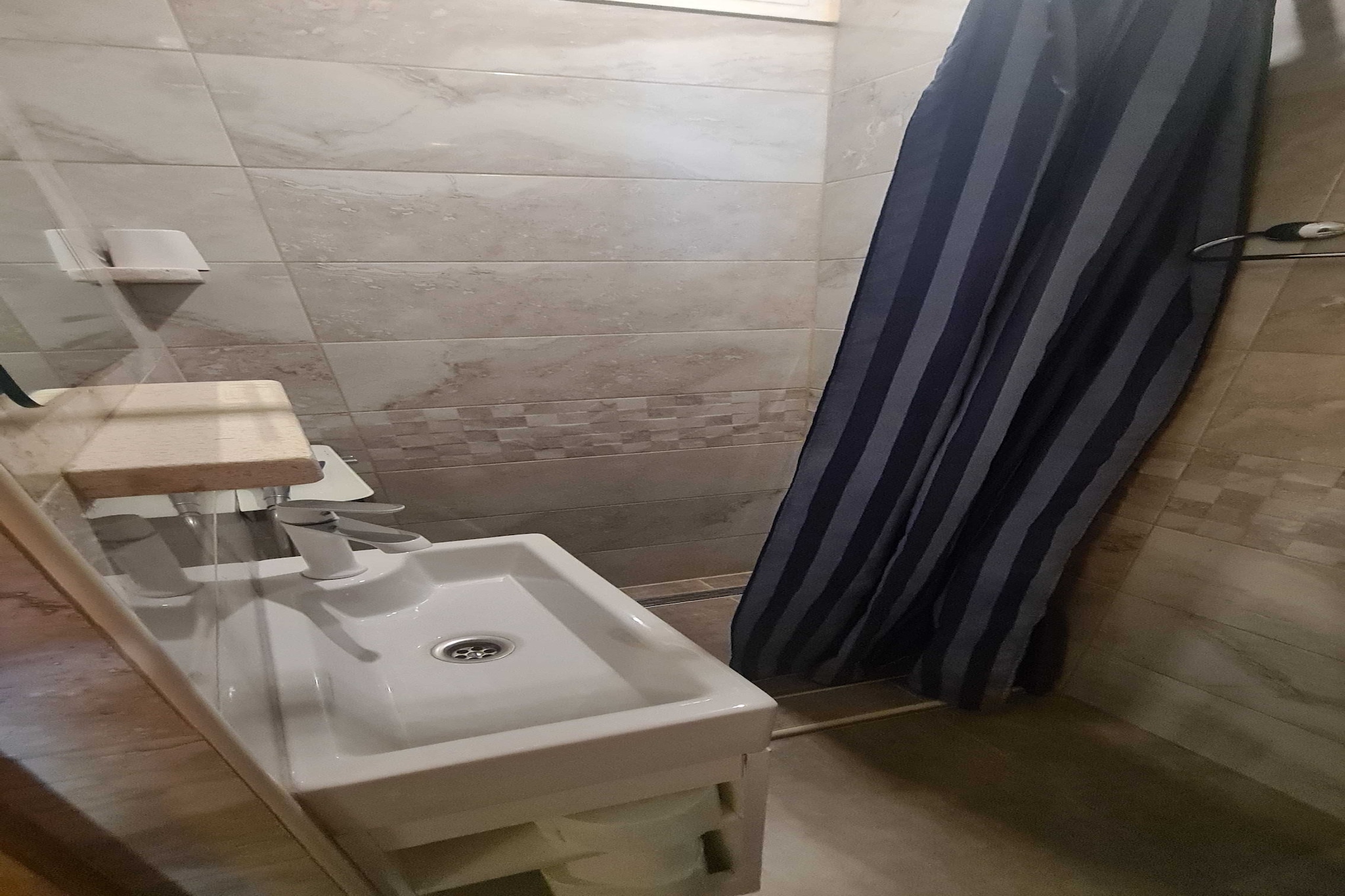 Two-Bedroom Apartment (A1-Niko)-Badezimmer