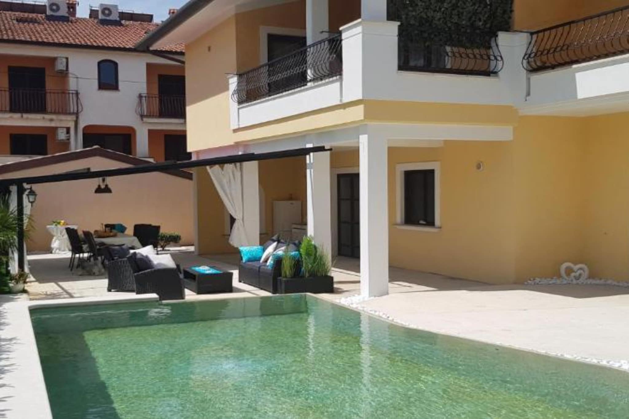 Studio Apartment With Balcony-Schwimmbad