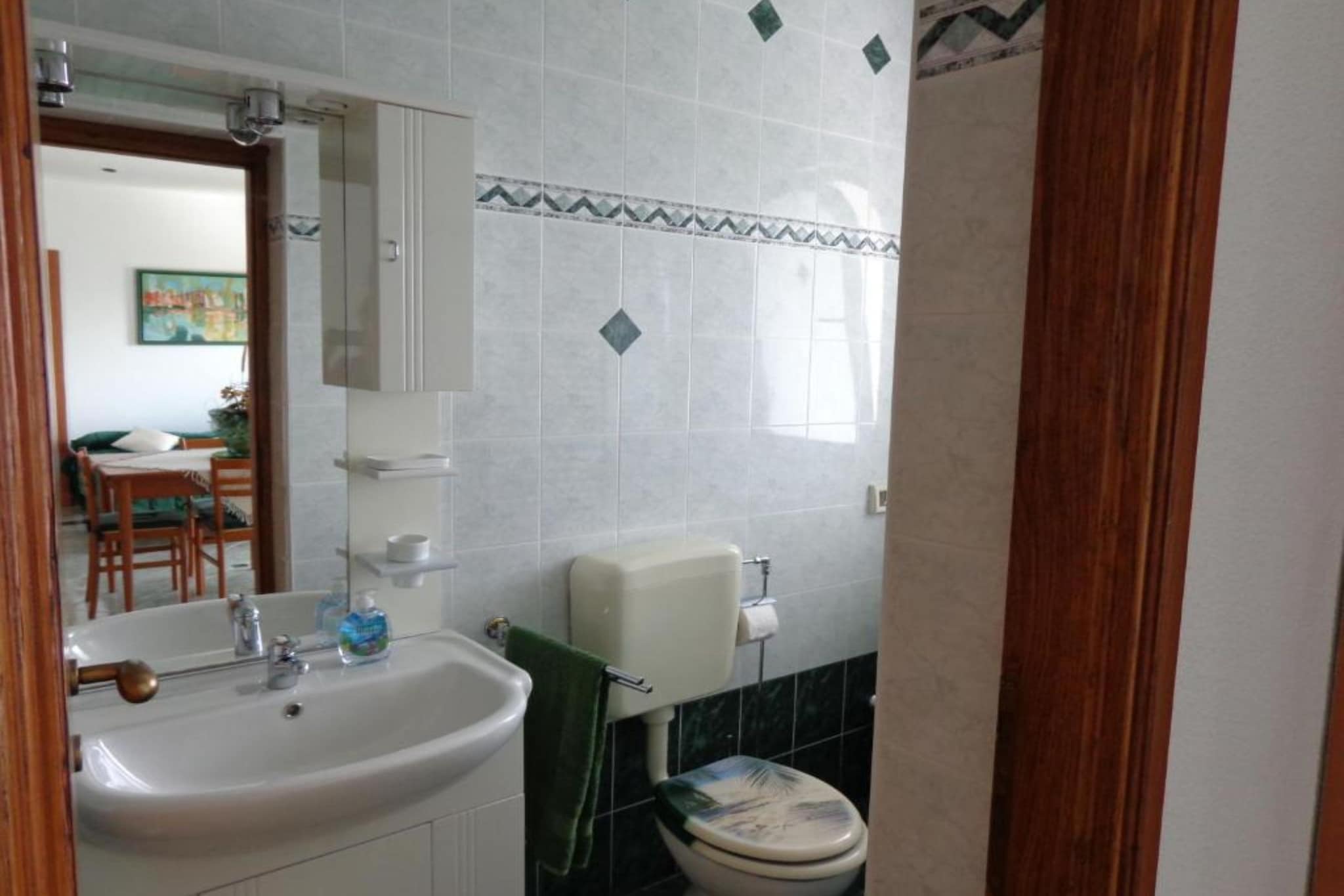 Studio Apartment With Balcony-Badezimmer