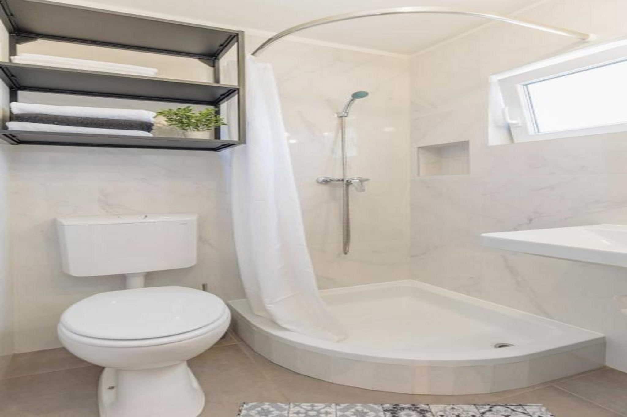 One Bedroom Apartment 1-Badkamer