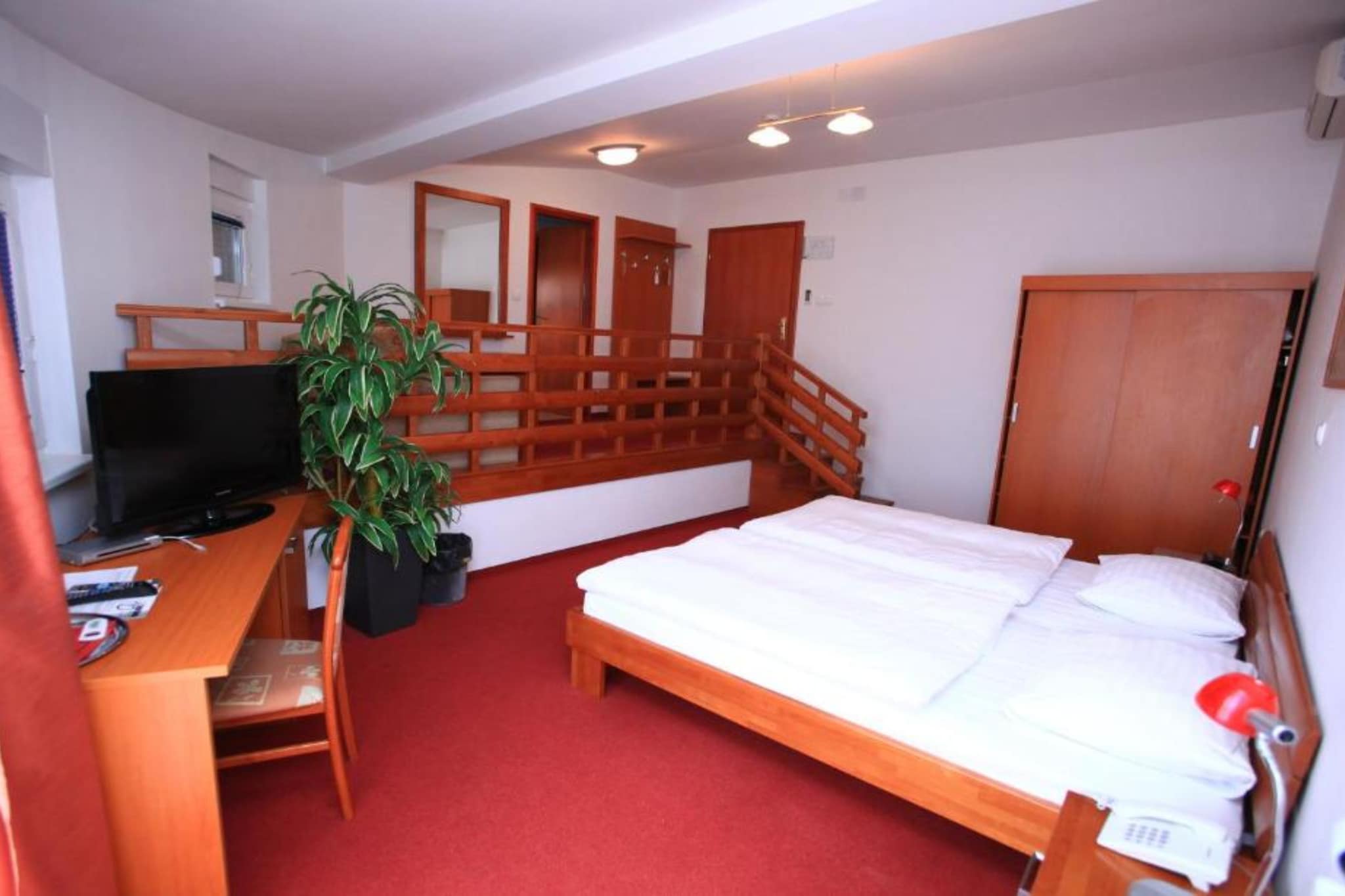 Hotel Orion - Triple Room with Mountain View-Slaapkamer
