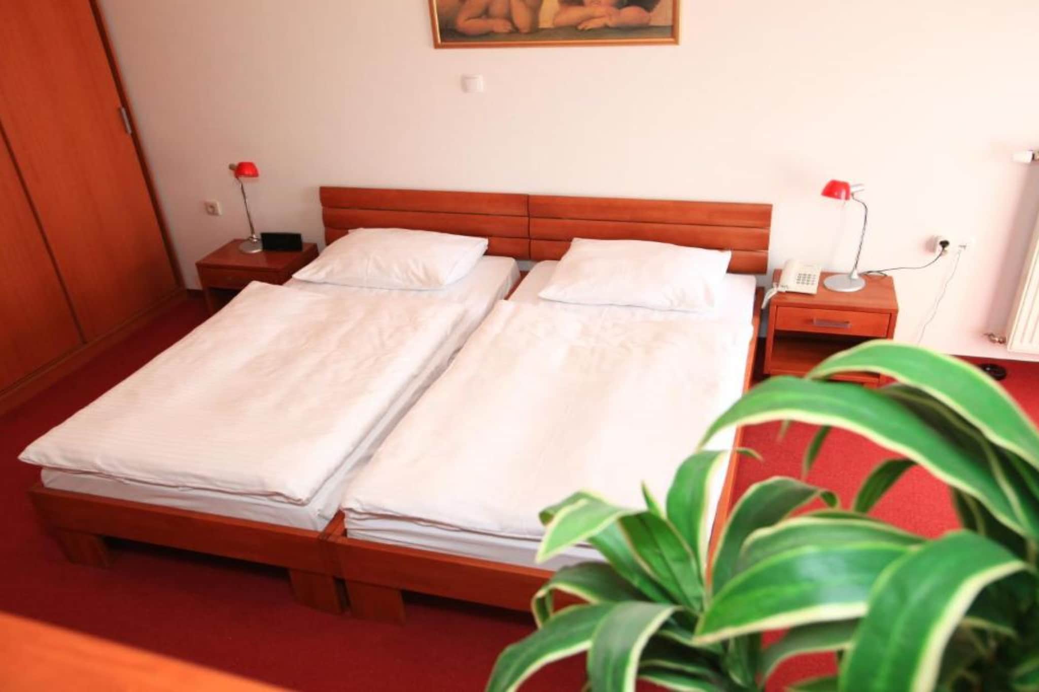 Hotel Orion - Triple Room with Mountain View-Slaapkamer
