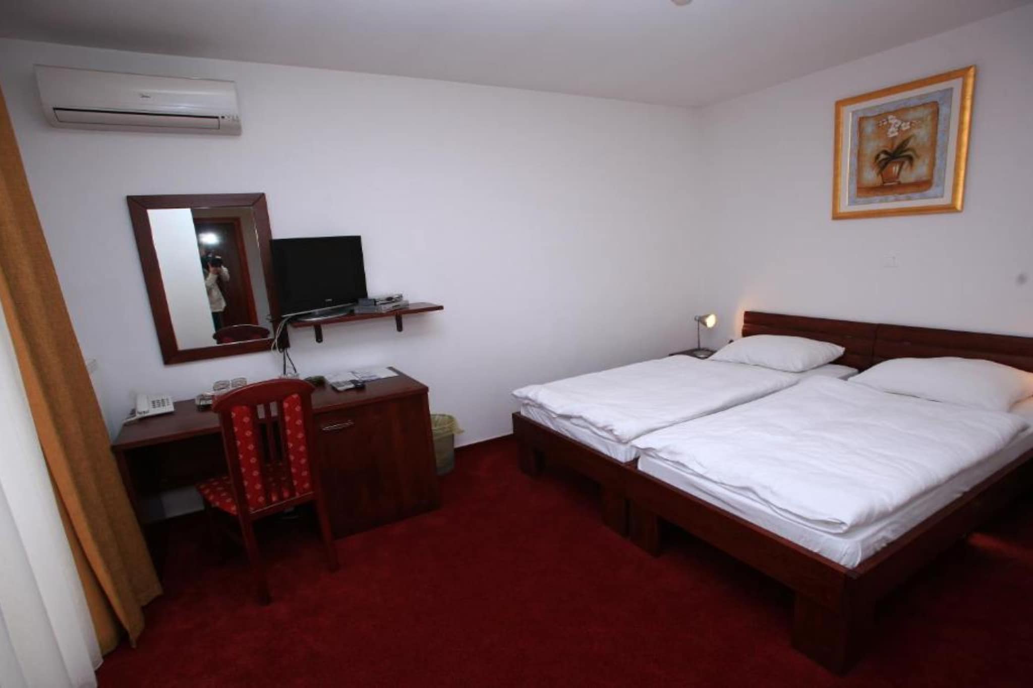 Hotel Orion - Triple Room with Mountain View-Slaapkamer