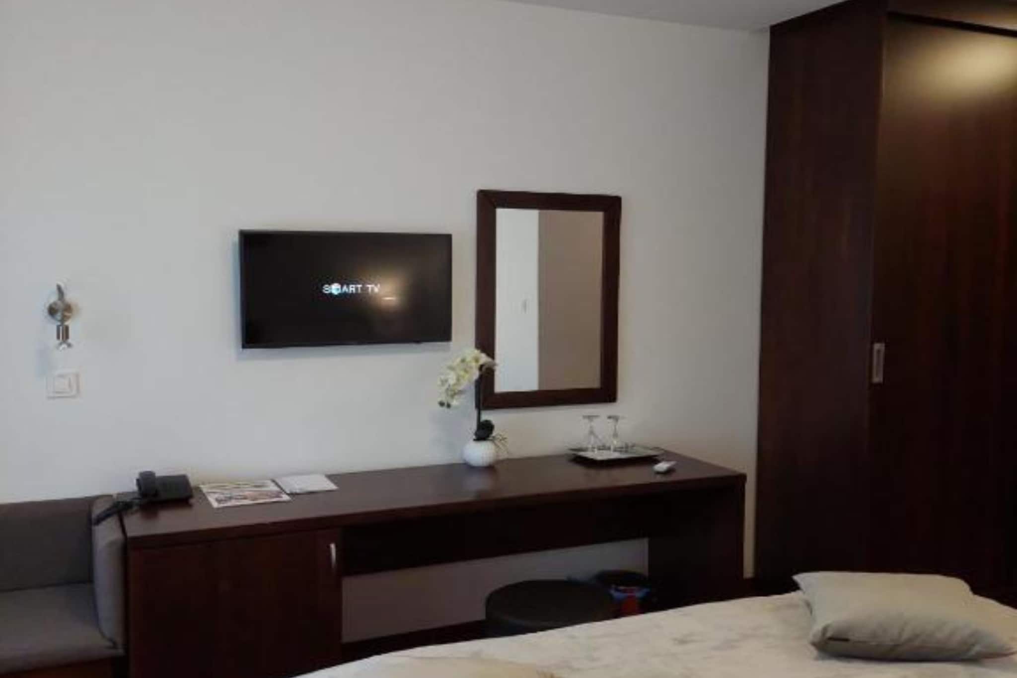Hotel Orion - Triple Room with Mountain View-Slaapkamer