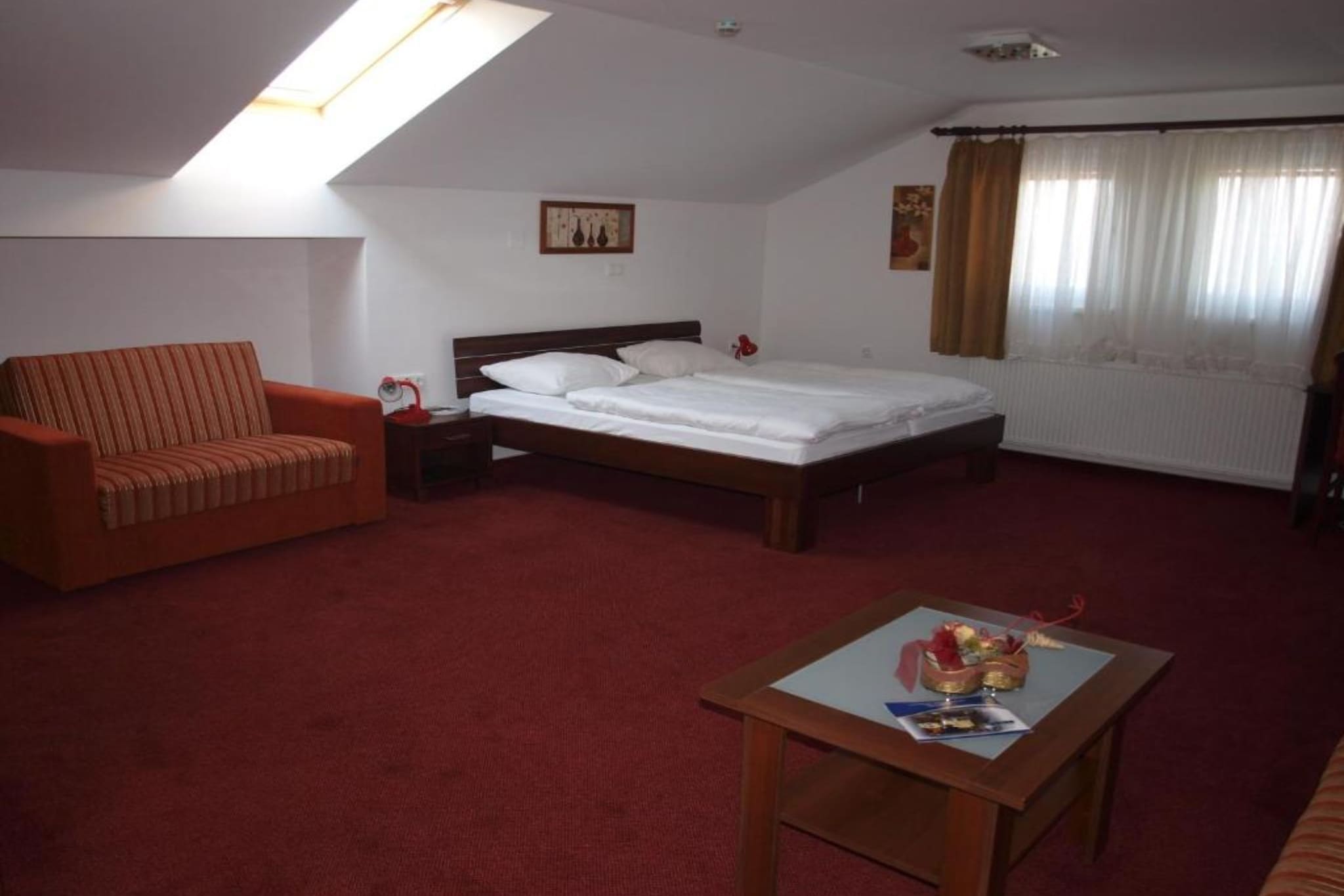 Hotel Orion - Triple Room with Mountain View-Slaapkamer