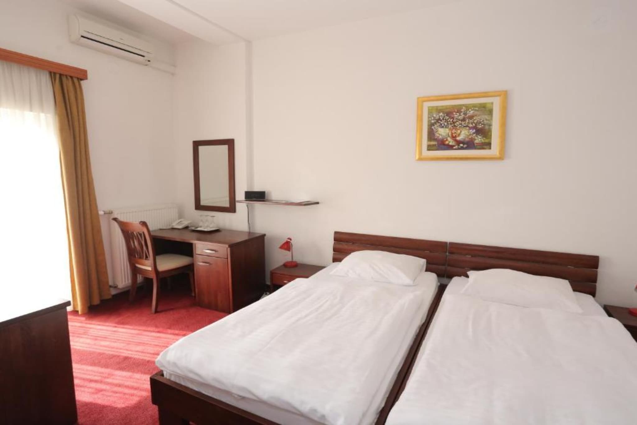 Hotel Orion - Triple Room with Mountain View-Slaapkamer