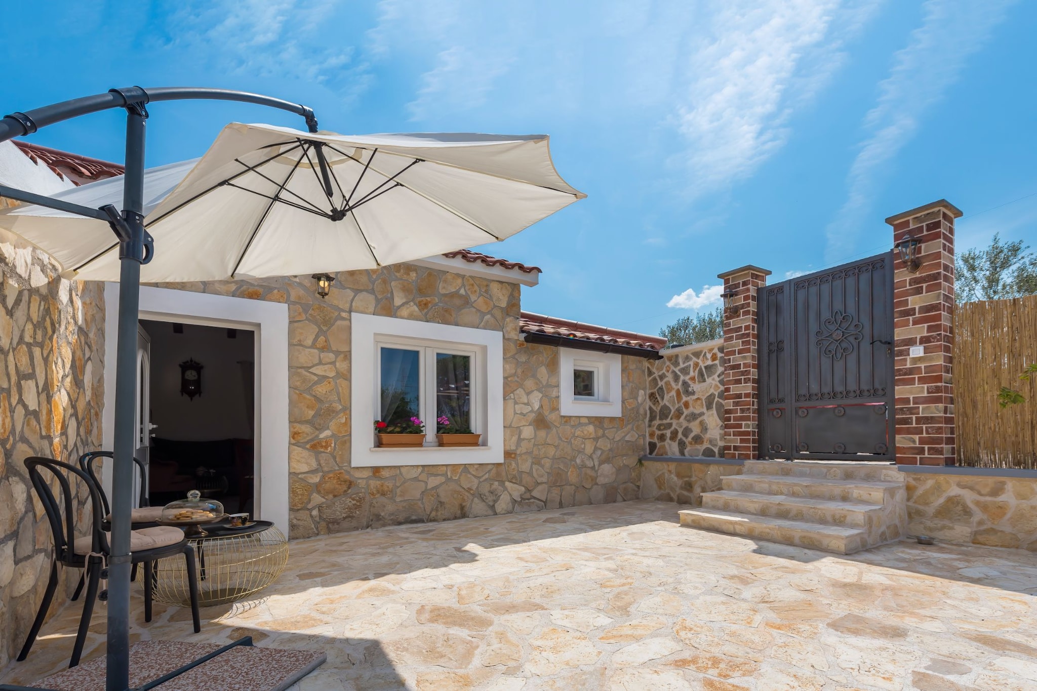 Holiday Home Rider - Two Bedroom Holiday Home with Outdoor Pool-Outdoor
