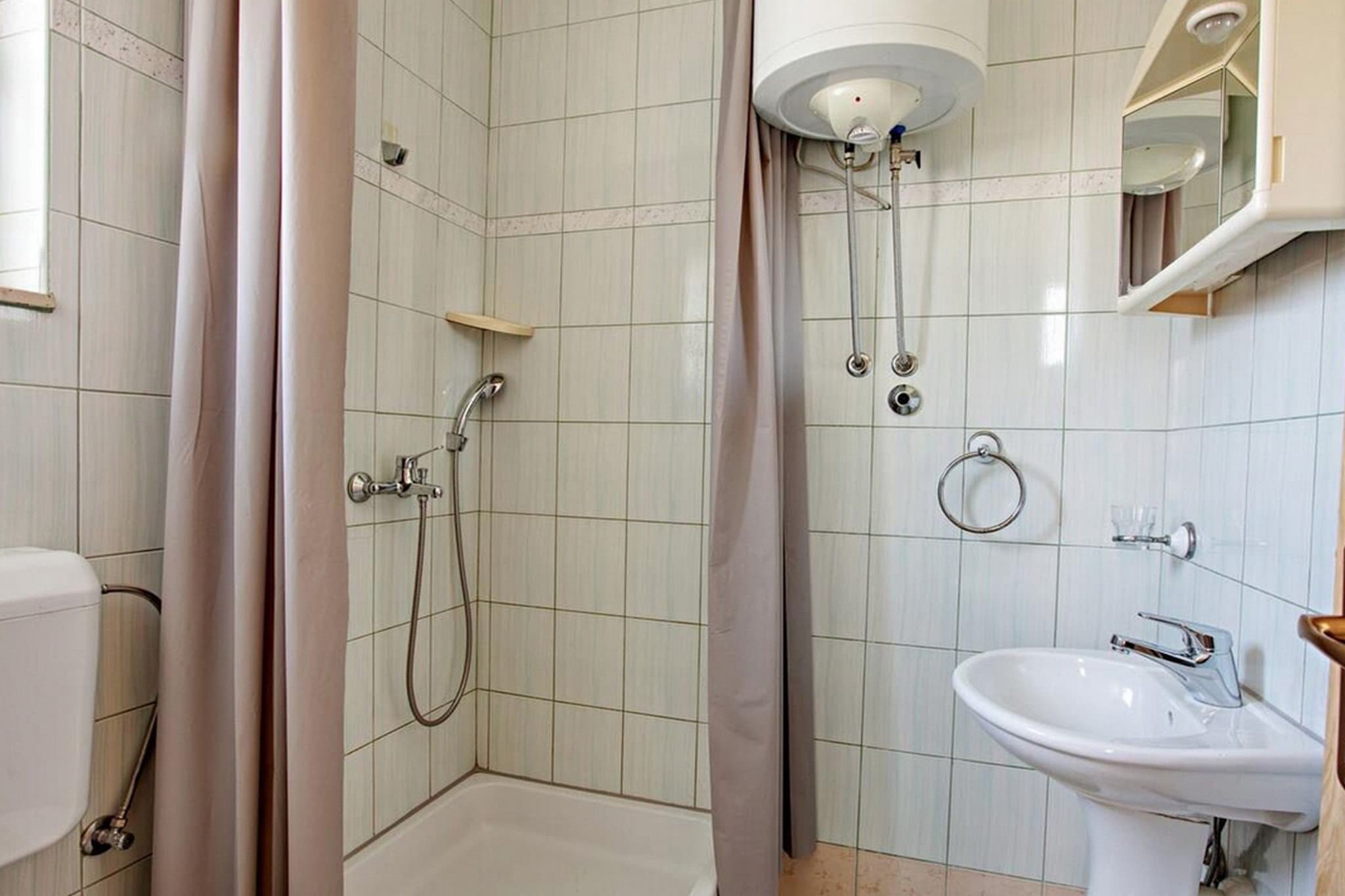 Apartments Villa Sarajevo - Two Bedroom Apartment with Terrace and Balcony-Bathroom
