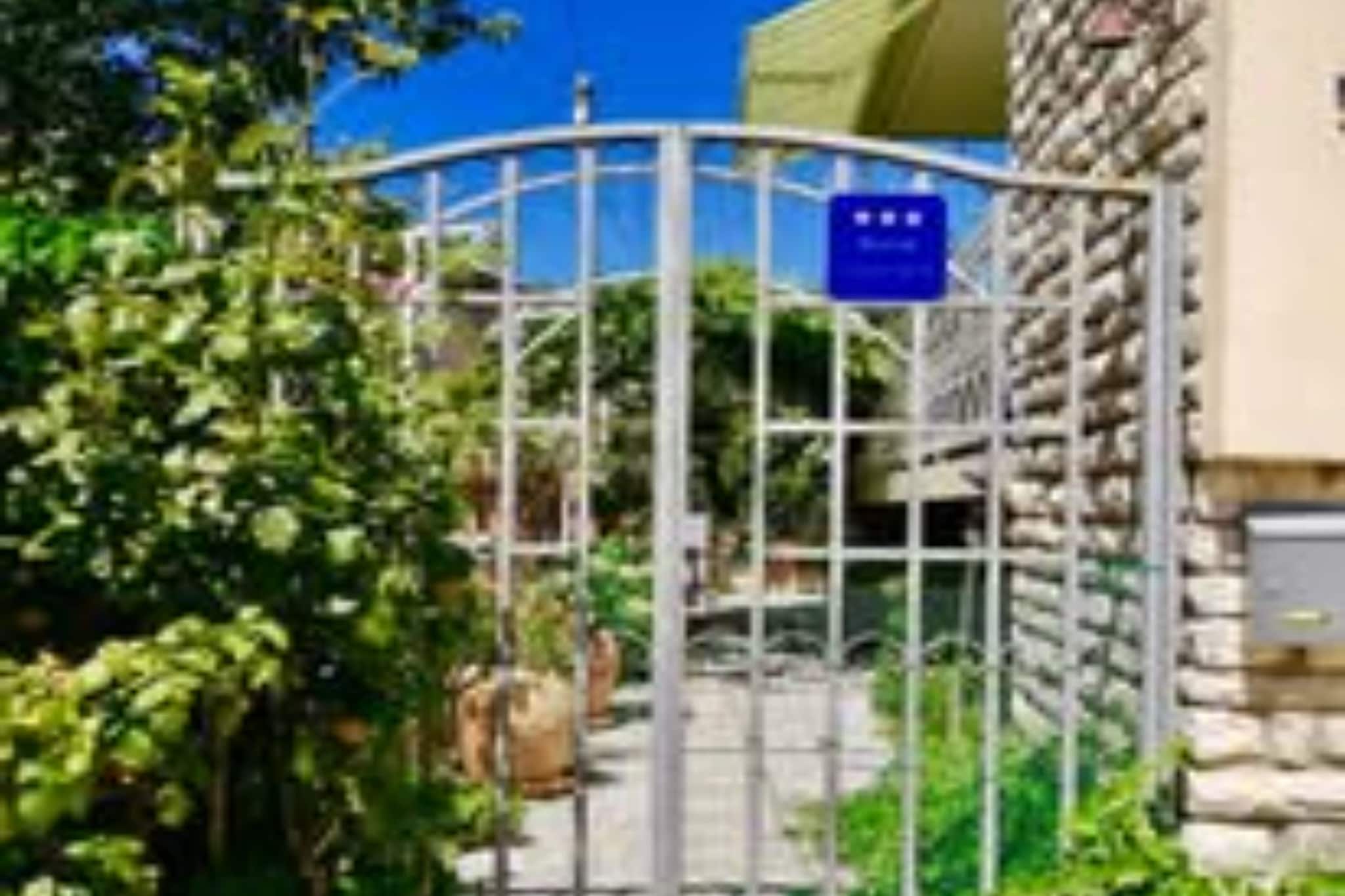 Two Bedroom Apartment With Sea View-Außenbereich