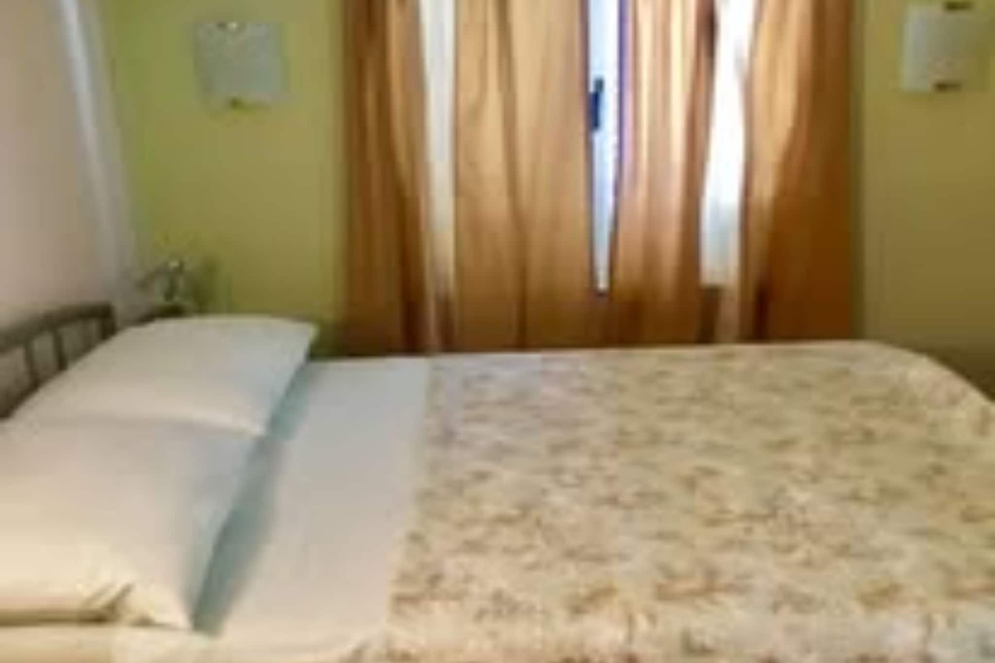 Two Bedroom Apartment With Sea View-Schlafzimmer