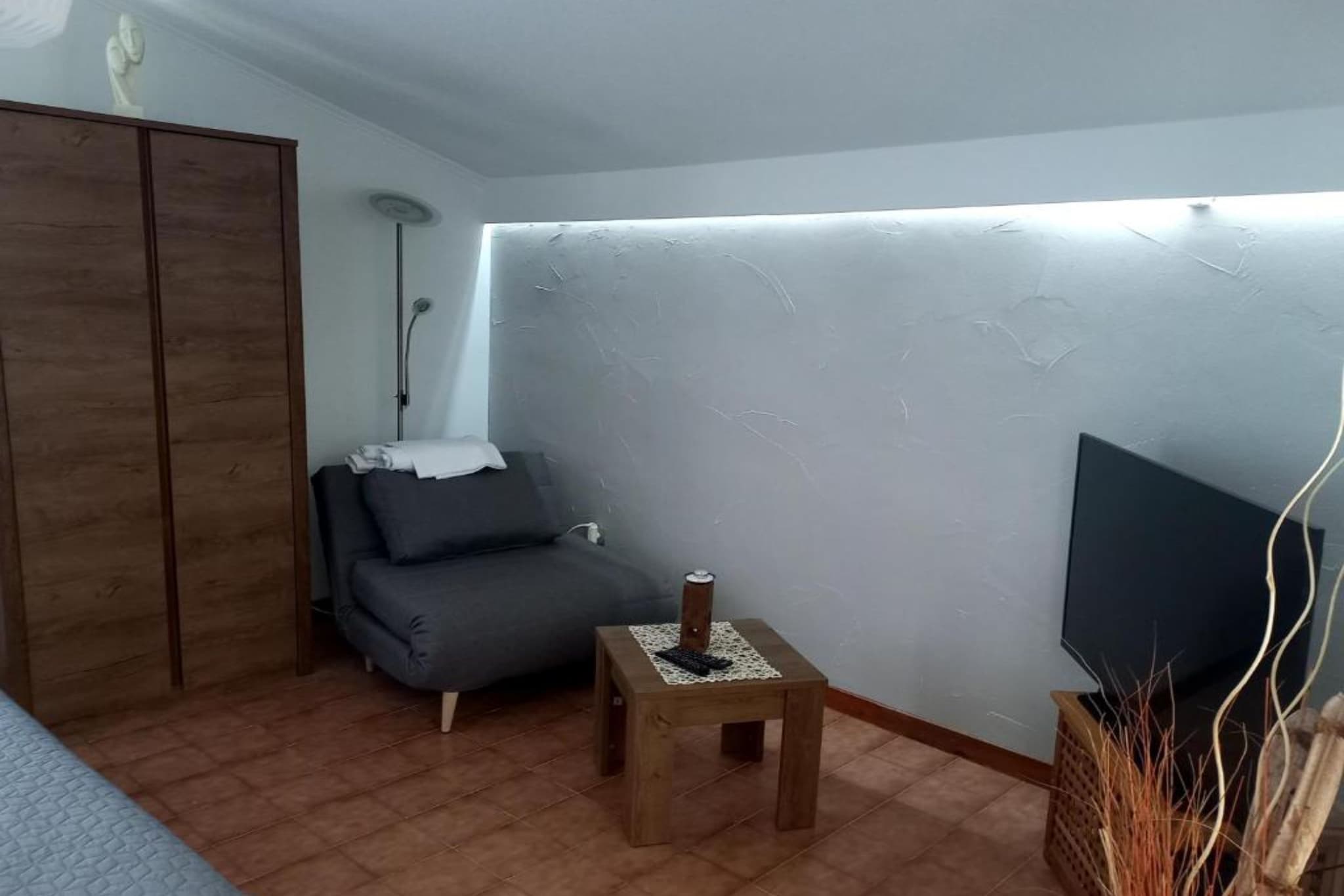 Double Room (A5)
