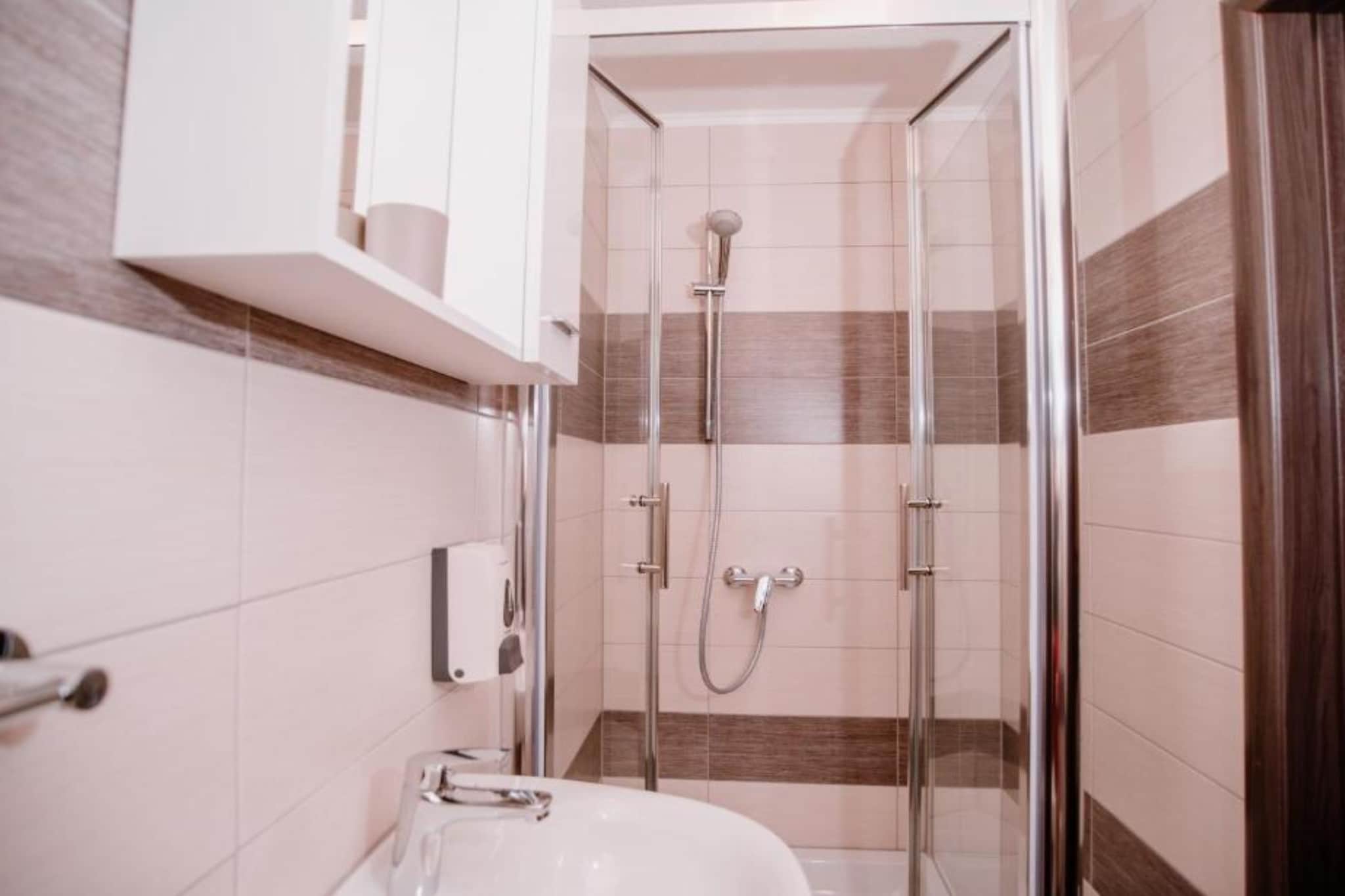 Mountain Serenity Rooms - Double Room with Balcony  2-Badkamer