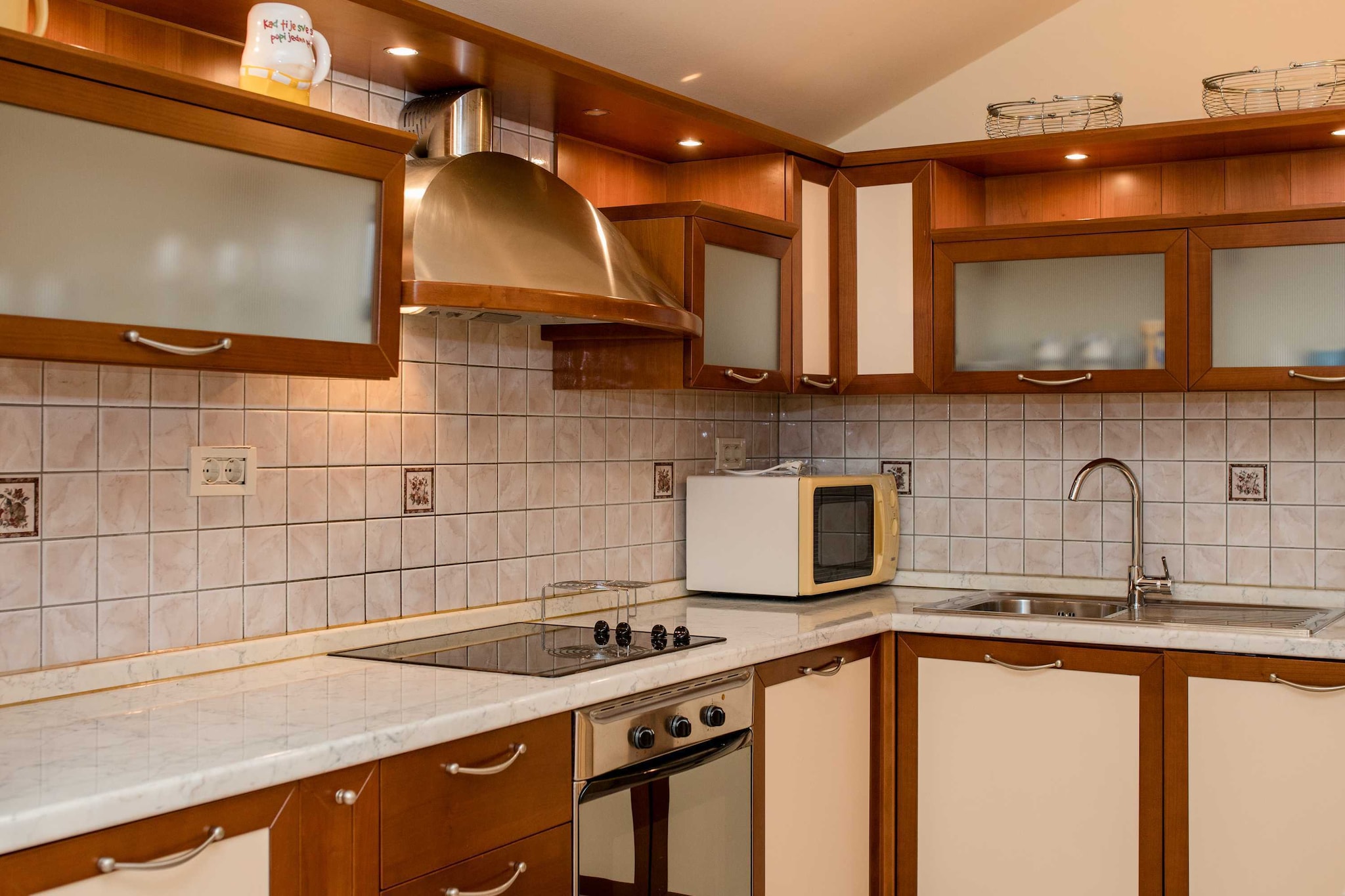 Guest House Villa Anggela - Two Bedroom Apartment with Balcony and Sea View-Cuisine
