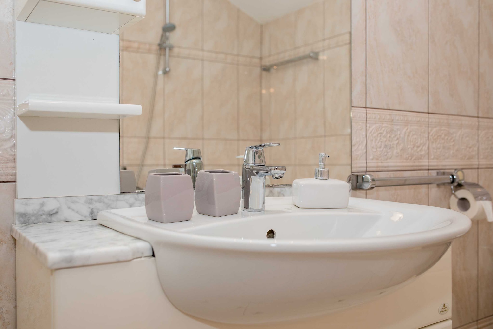 Guest House Villa Anggela - Two Bedroom Apartment with Balcony and Sea View-Salle de bain