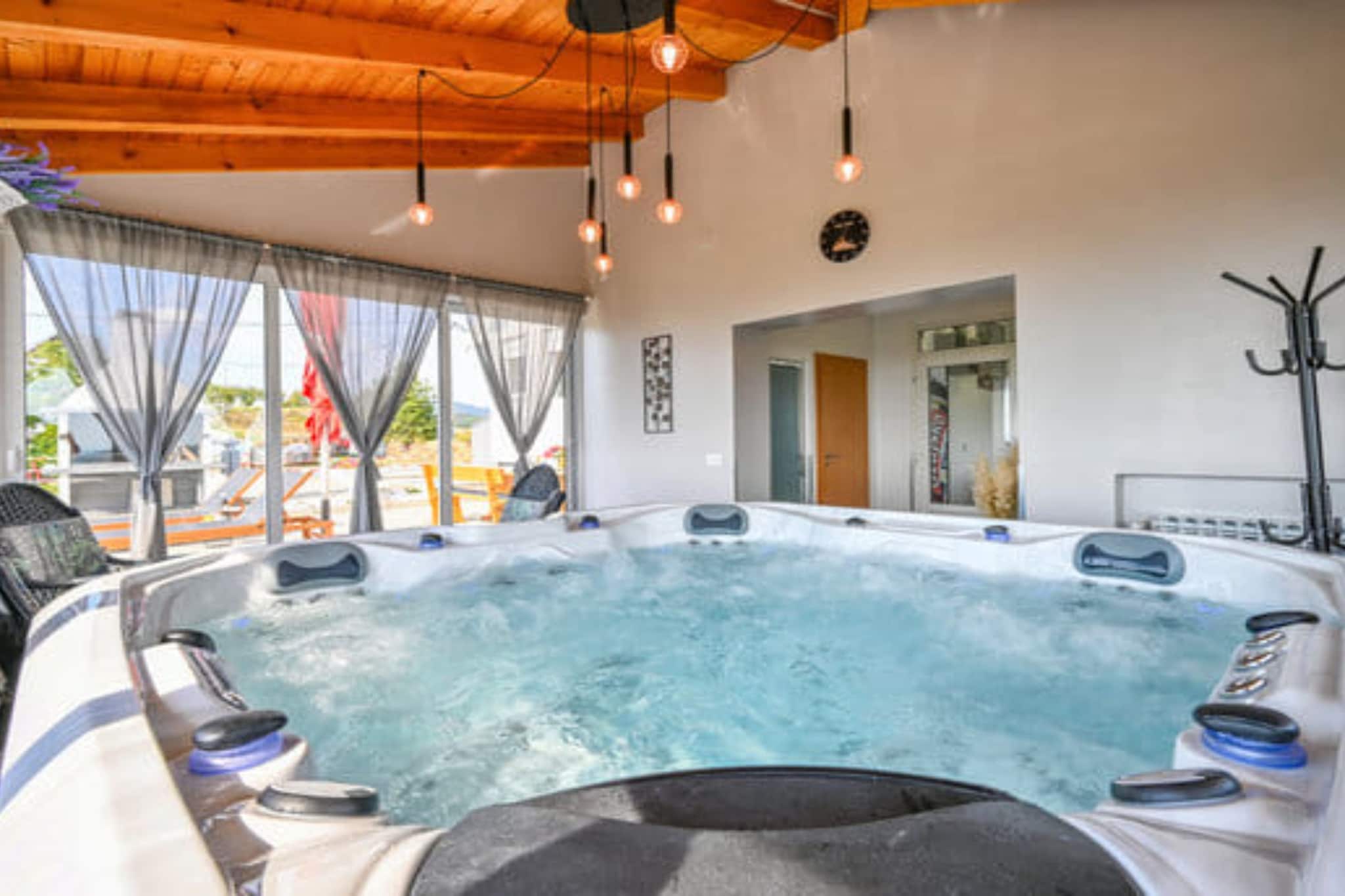 Villa Cerina - Three Bedorom Villa with Outdoor Swimming Pool-Spa
